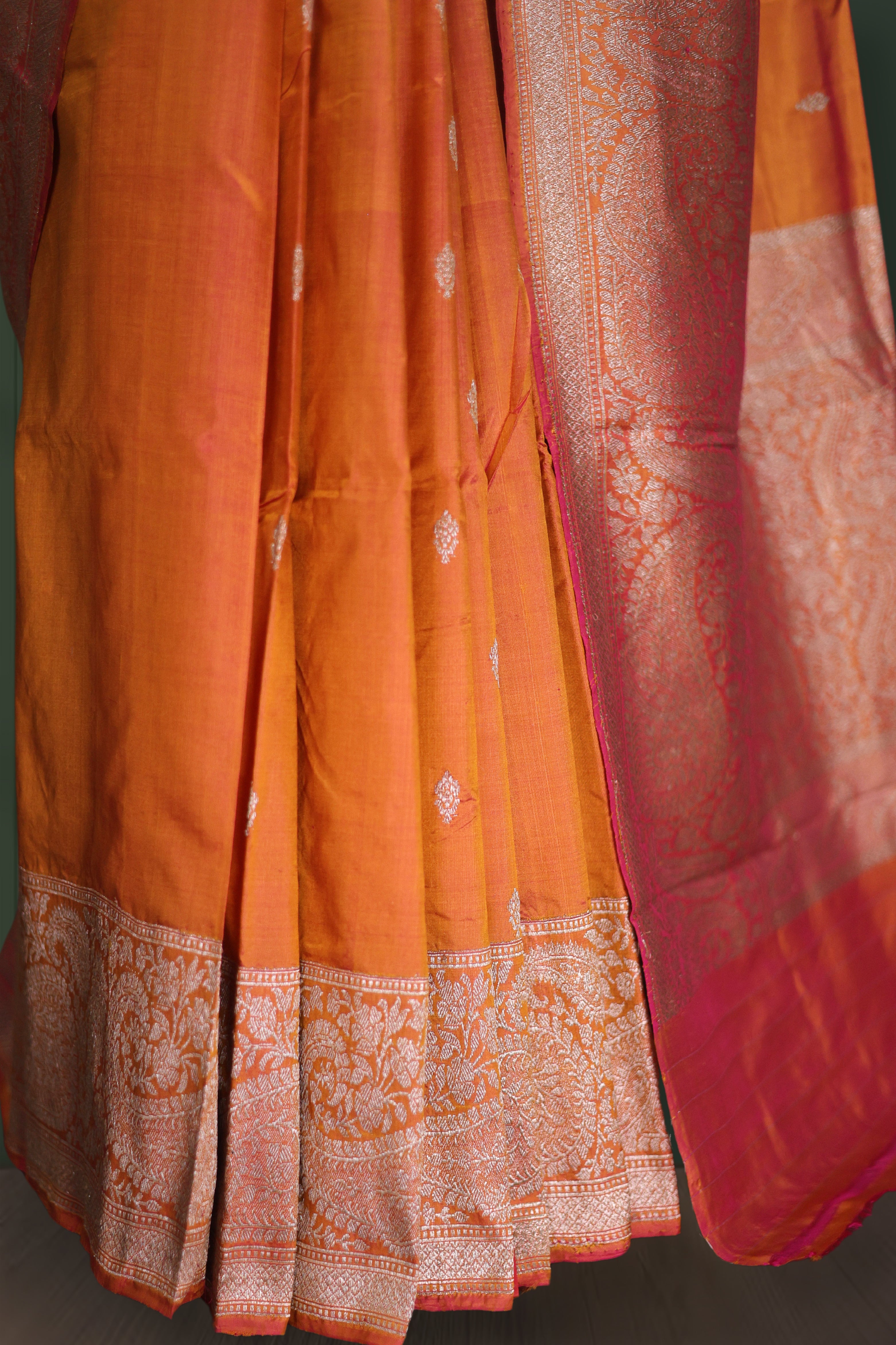 Dual Tone Katan Banarasi