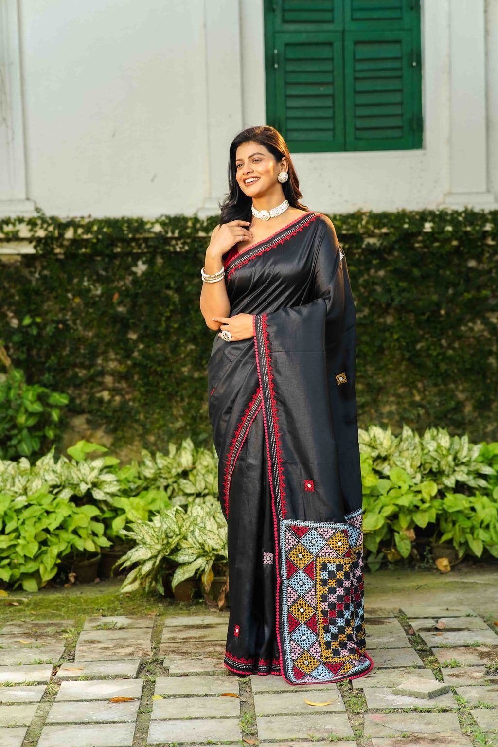 Black Blended Silk Gujarati Saree With Blouse Piece