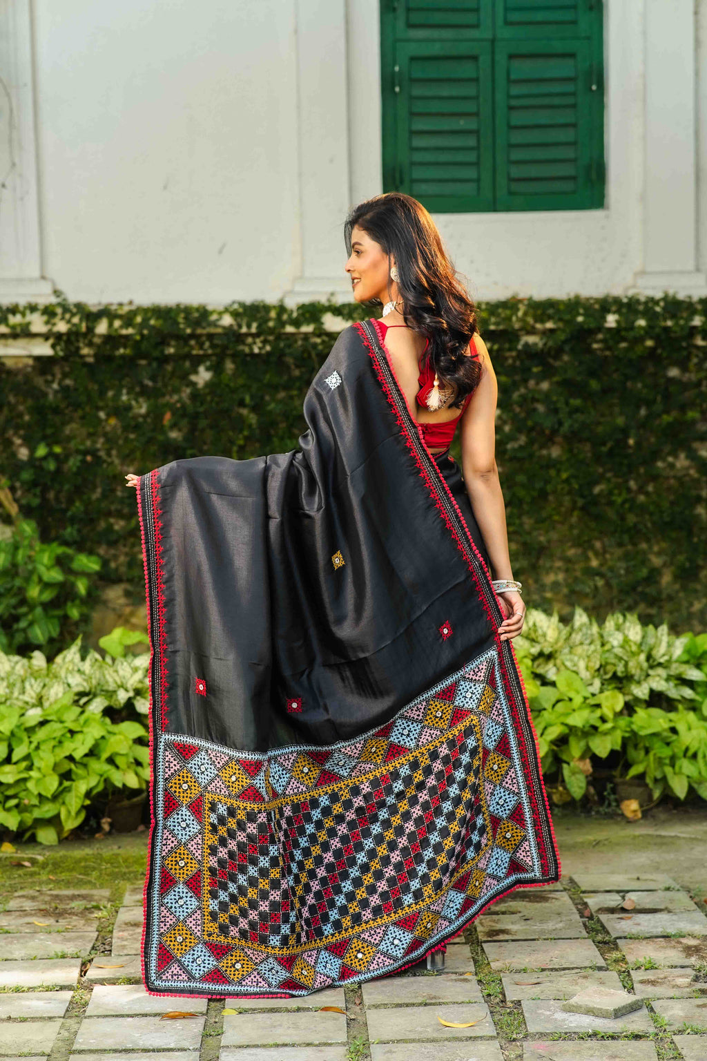 Black Blended Silk Gujarati Saree With Blouse Piece