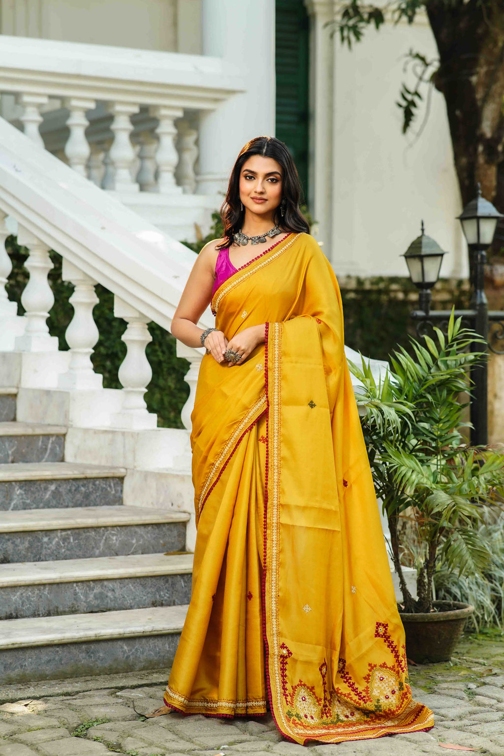 Yellow Blended Silk Gujarati Saree With Blouse Piece