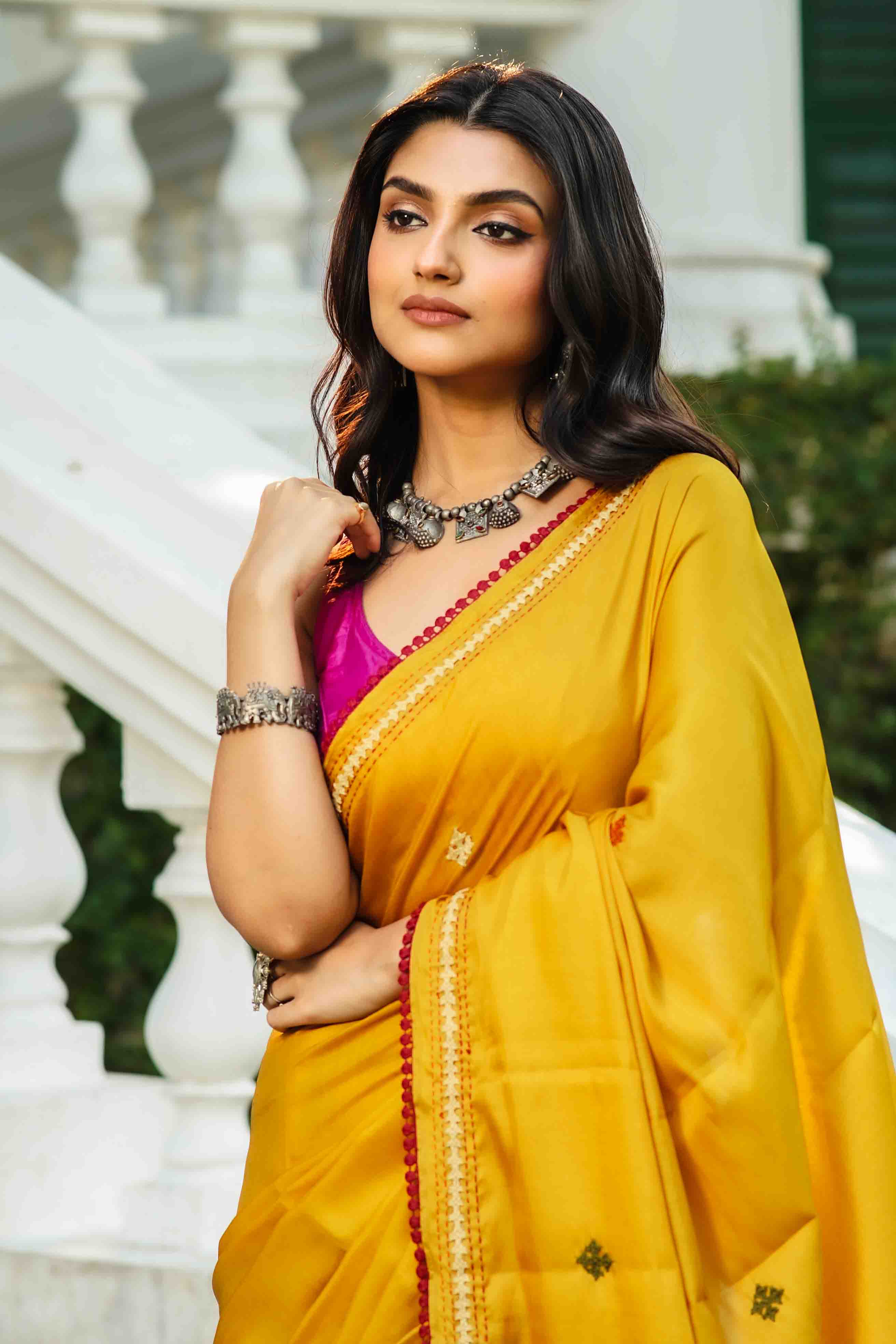 Yellow Blended Silk Gujarati Saree With Blouse Piece