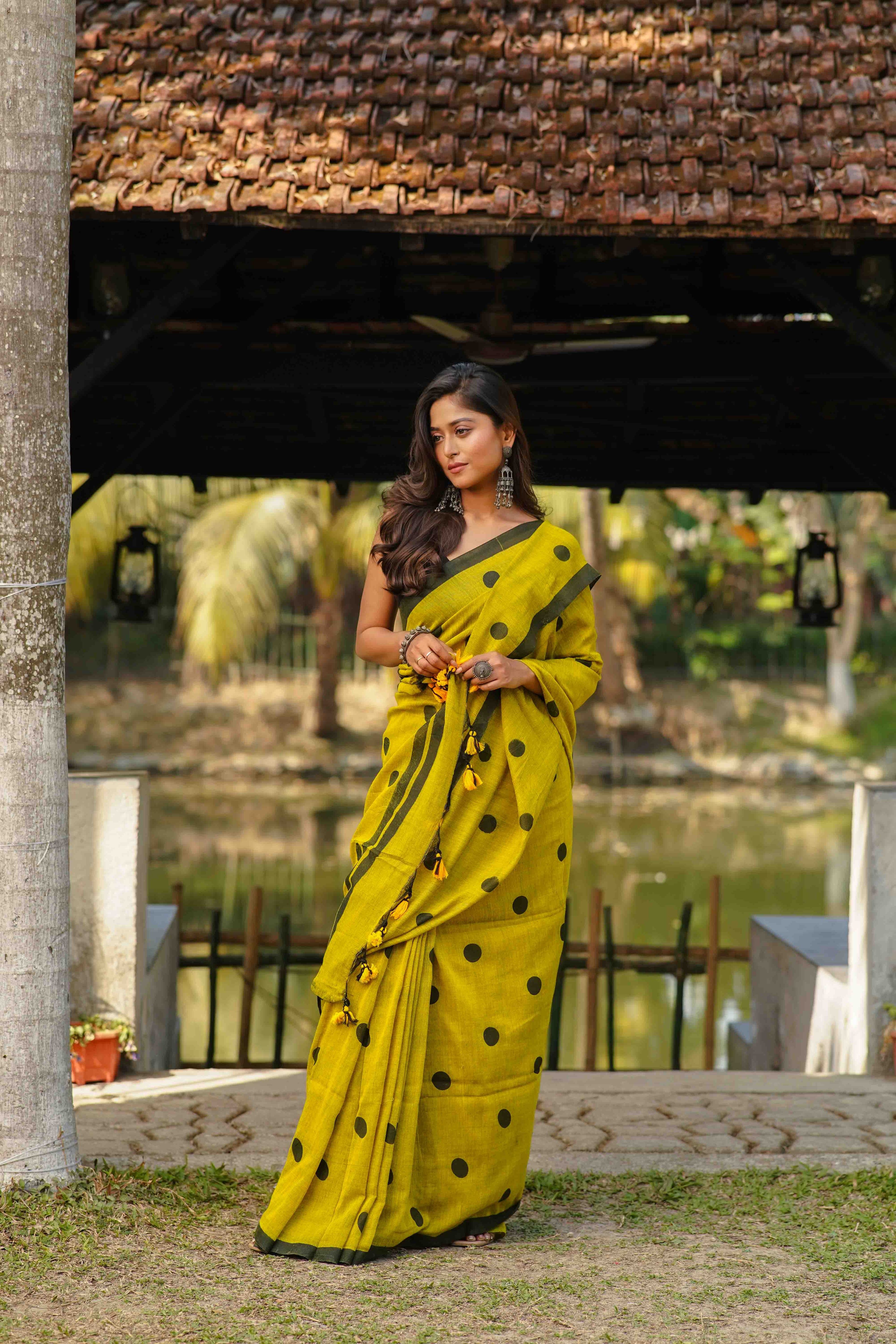Greenish Yellow Cotton Saree Without Blouse Piece