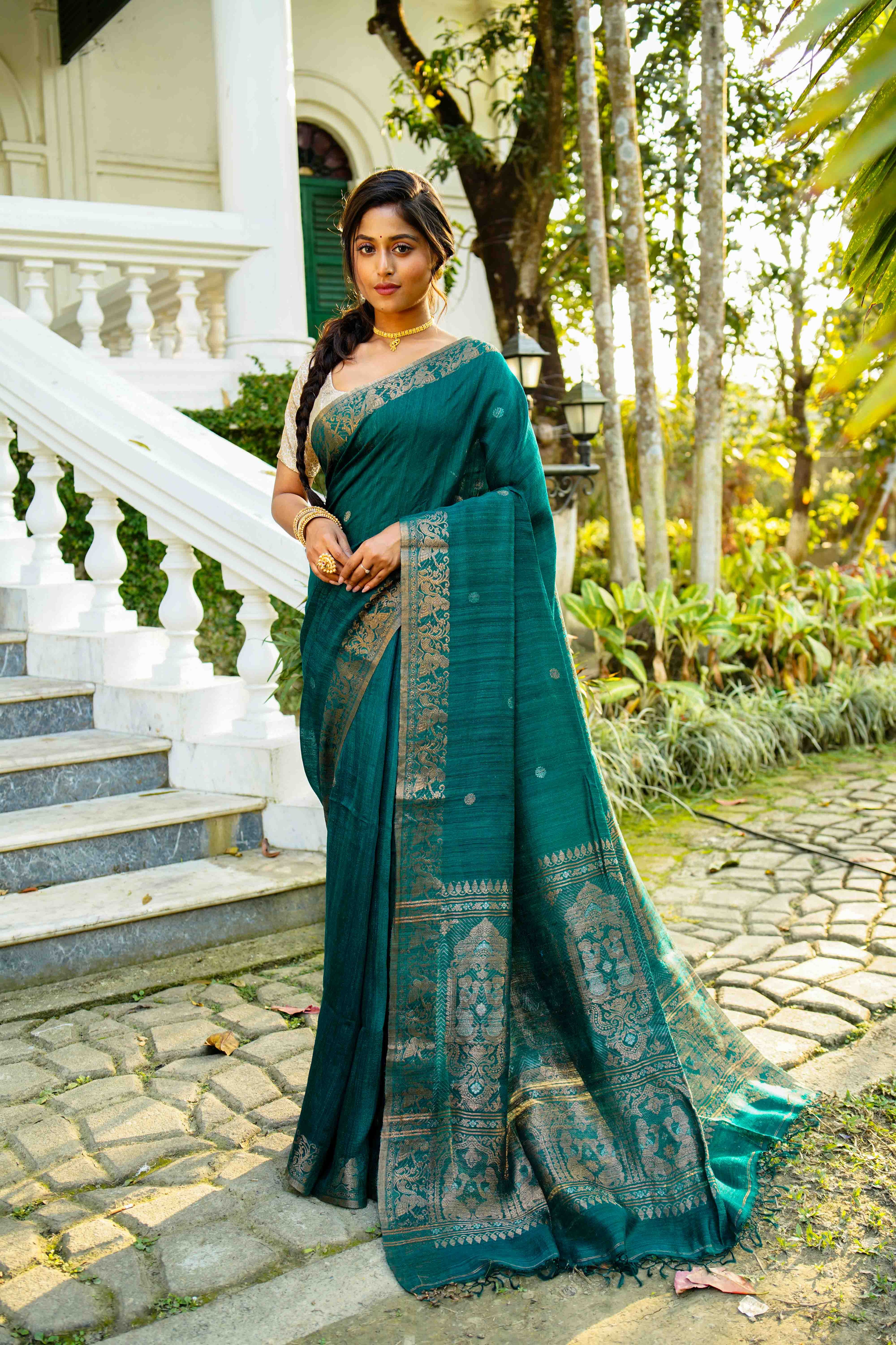 Peacock Blue Matka Silk Saree With Blouse Piece