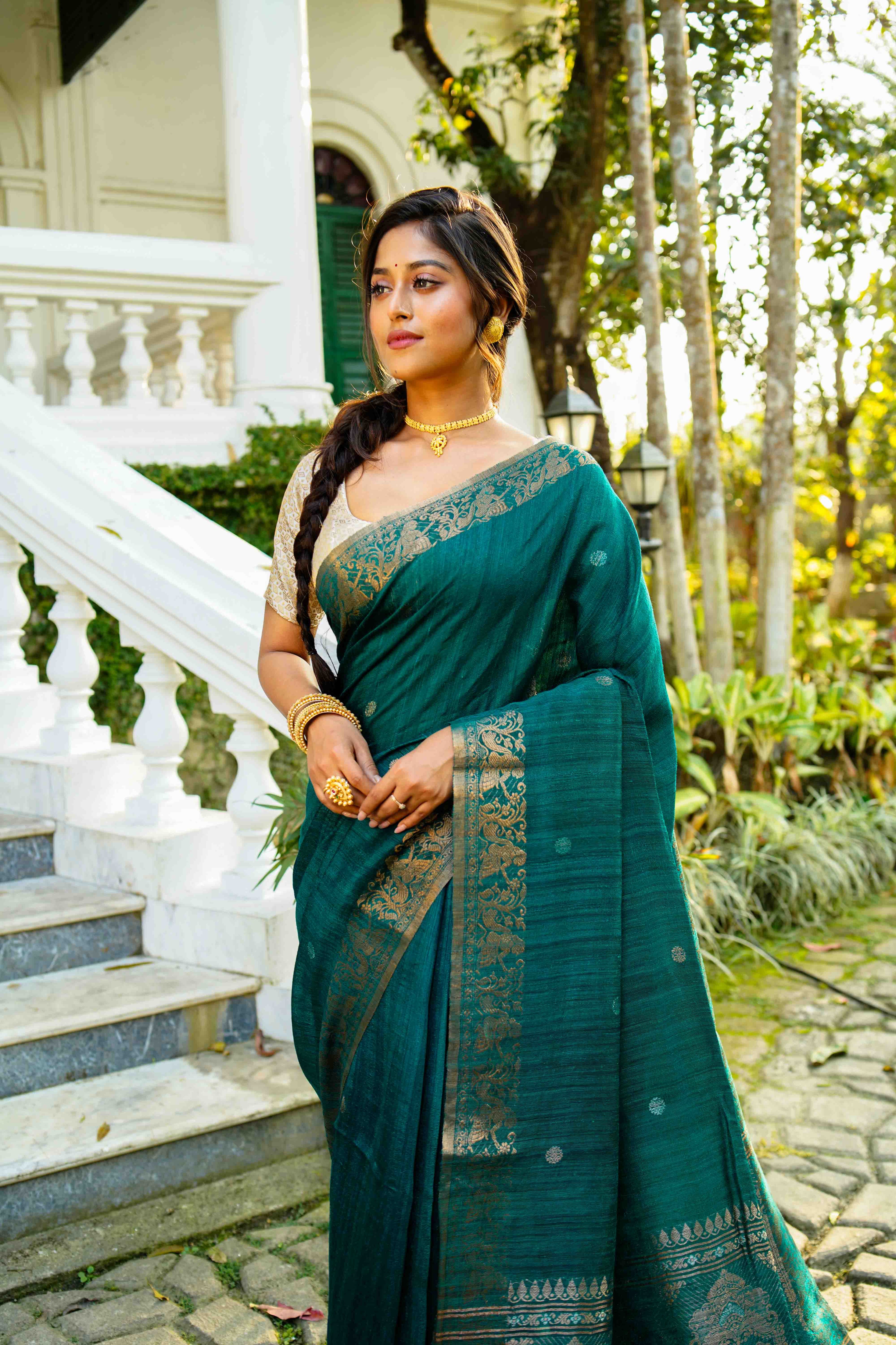 Peacock Blue Matka Silk Saree With Blouse Piece