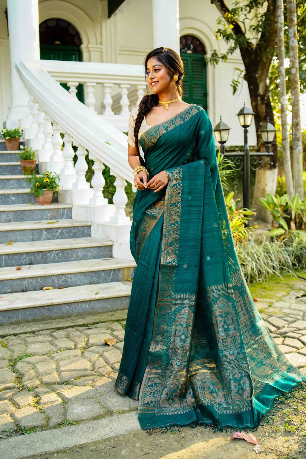 Peacock Blue Matka Silk Saree With Blouse Piece