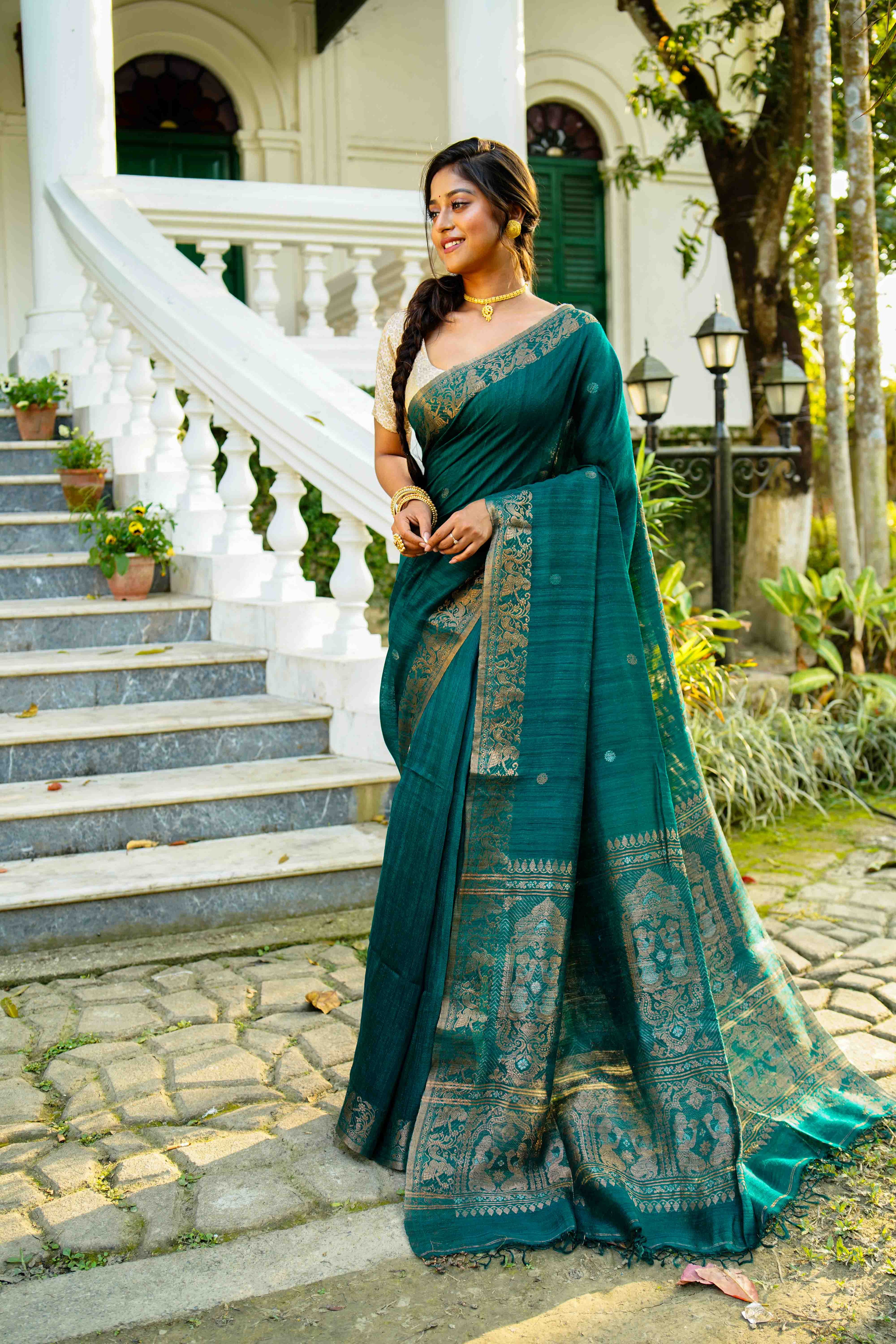 Peacock Blue Matka Silk Saree With Blouse Piece