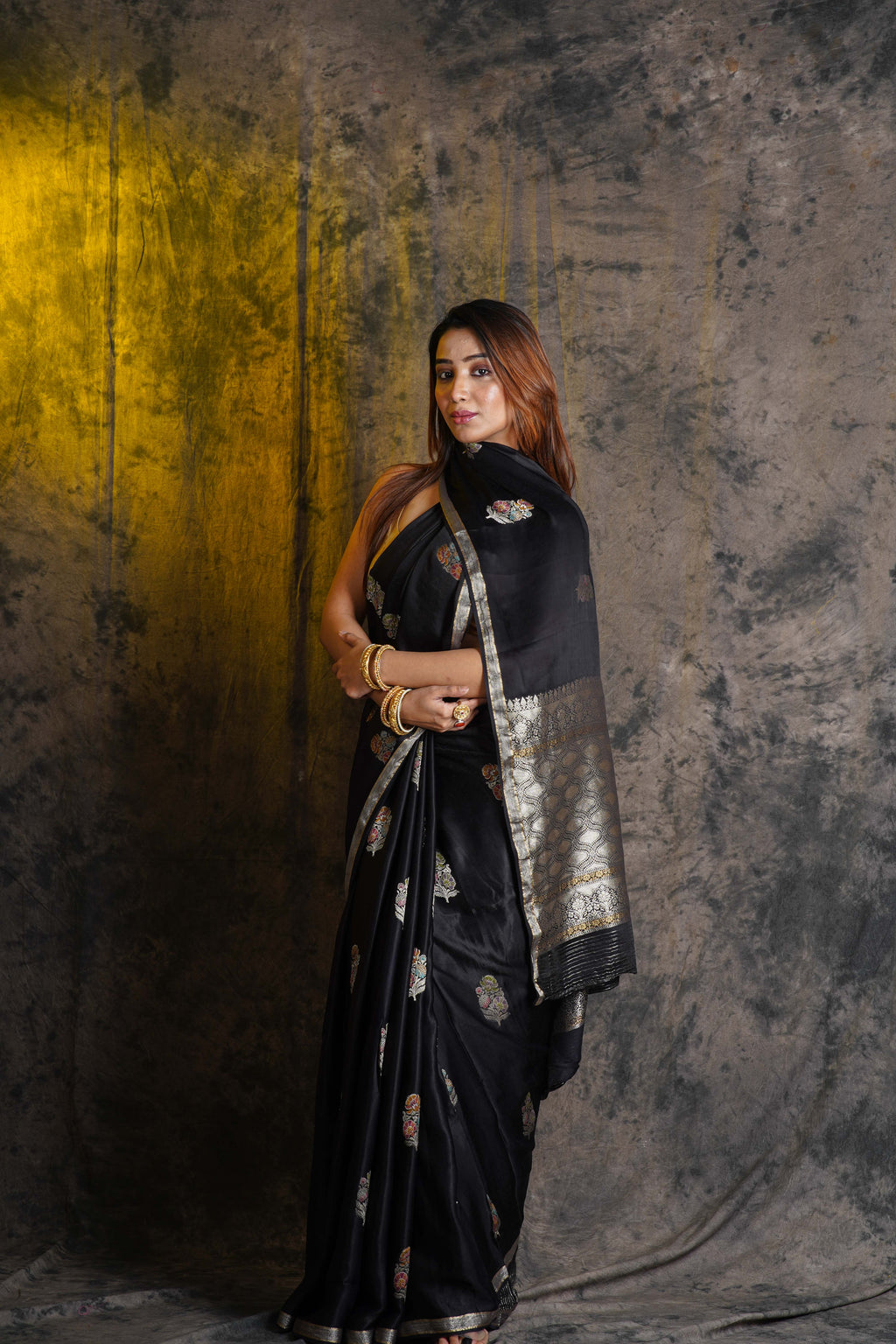 Black Blended Mashru Silk Banarasi Saree With Blouse Piece