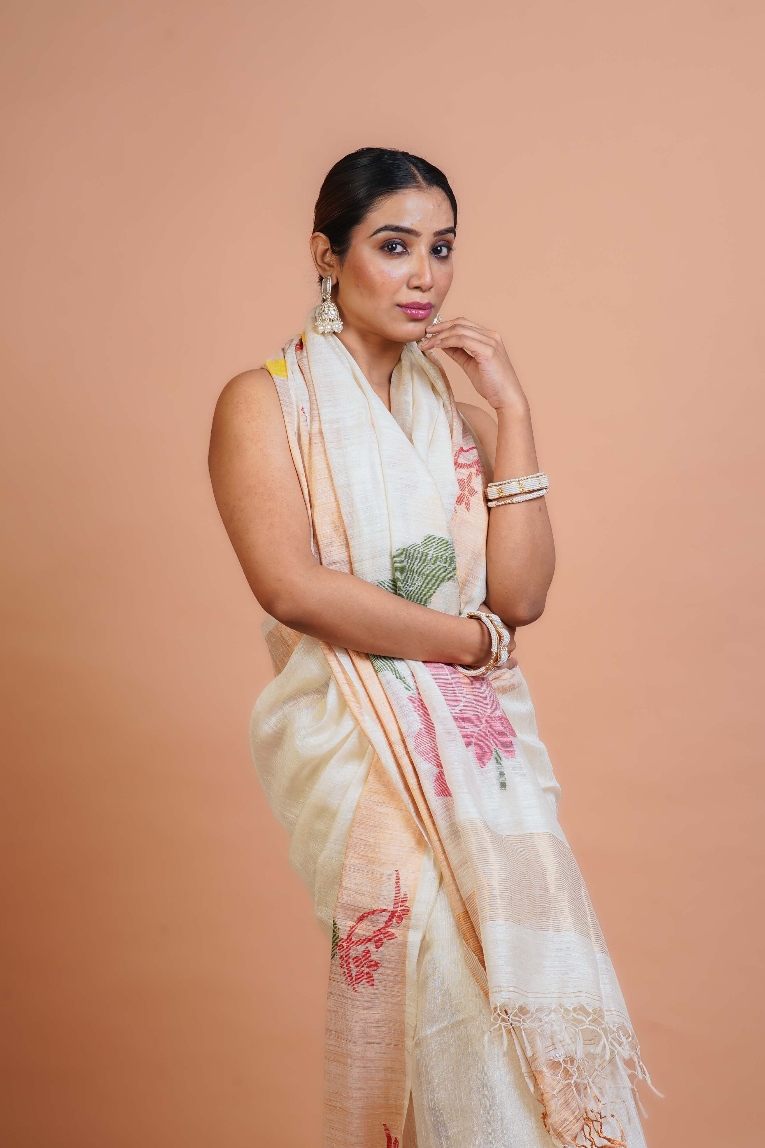 Cream White Matka Silk Handloom Saree With Blouse Piece
