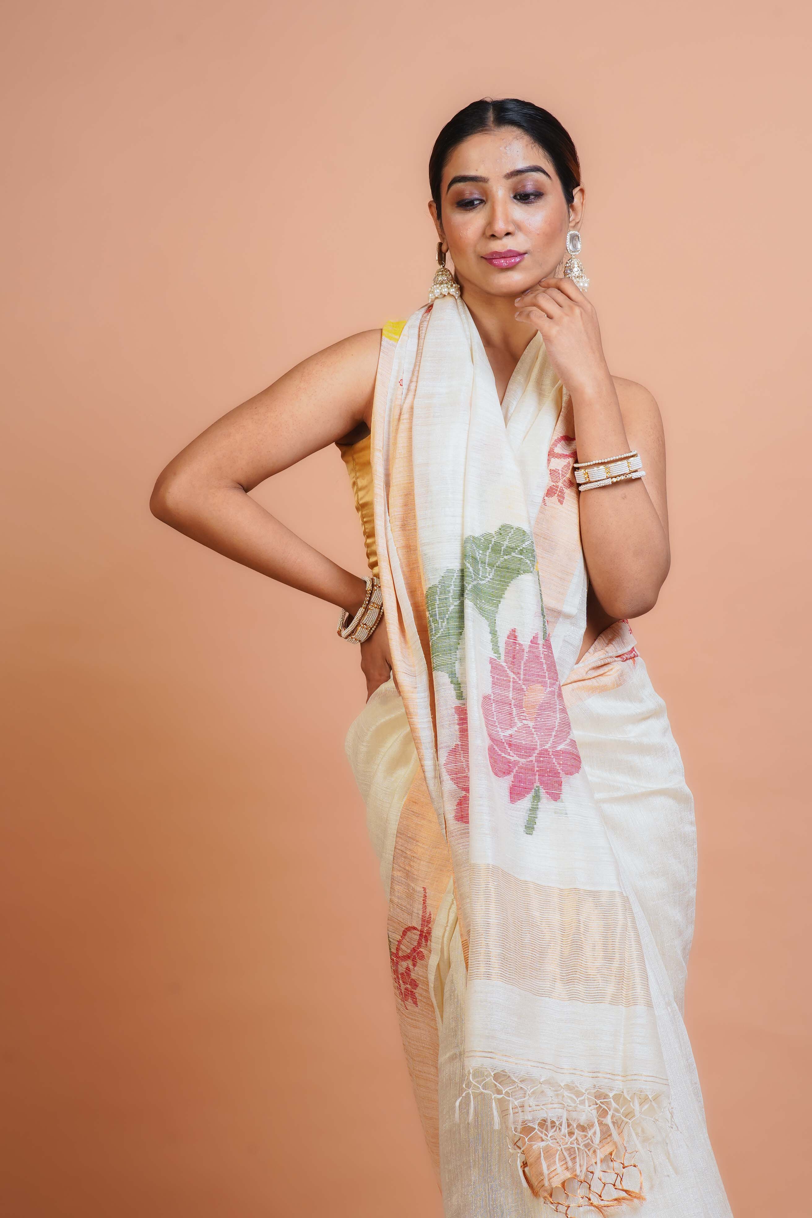 Cream White Matka Silk Handloom Saree With Blouse Piece