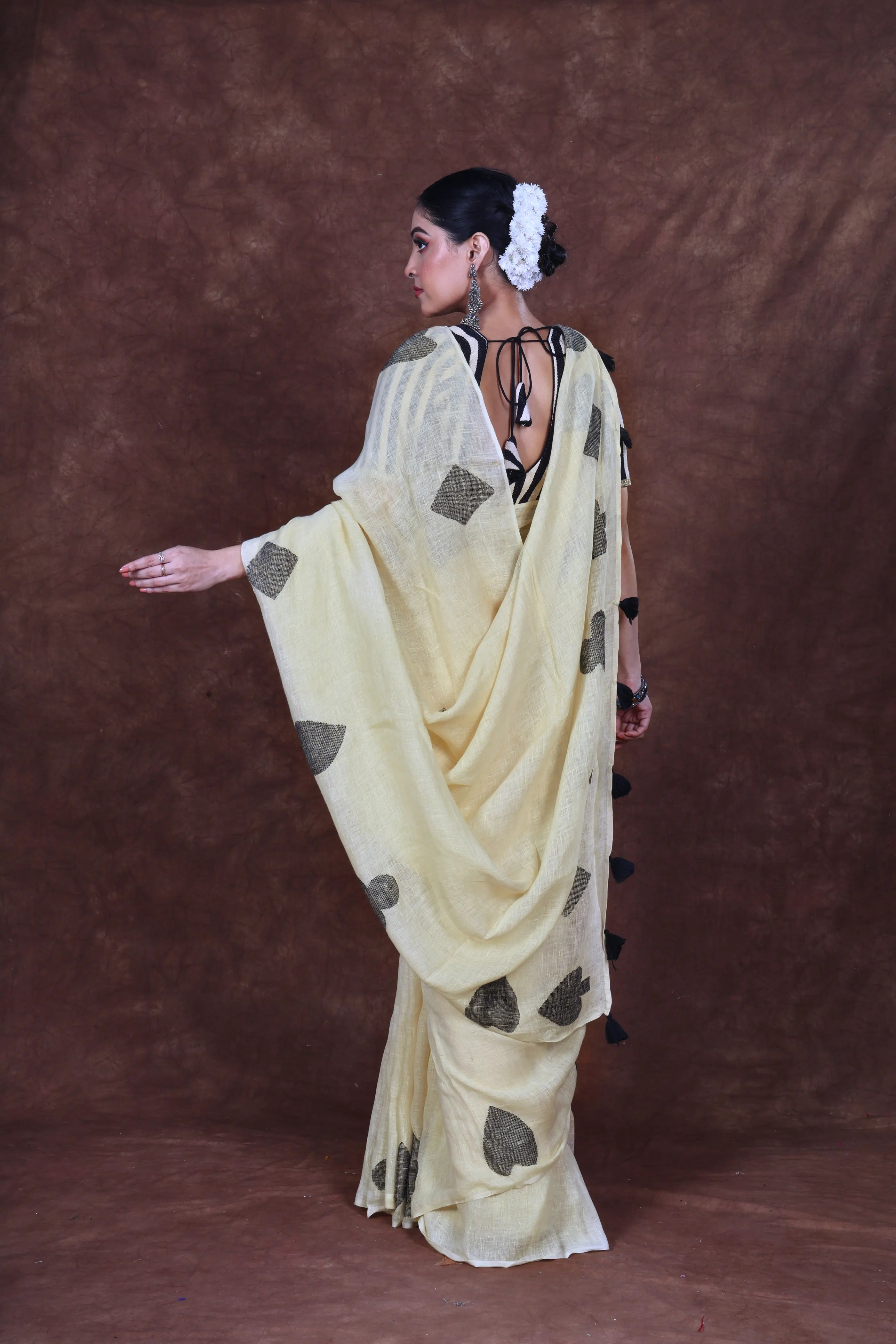 Cream Cotton Linen Saree With Blouse Piece