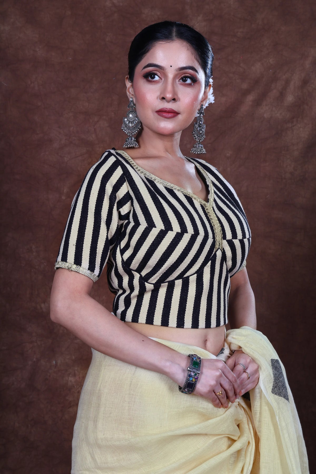 Cream Cotton Linen Saree With Blouse Piece