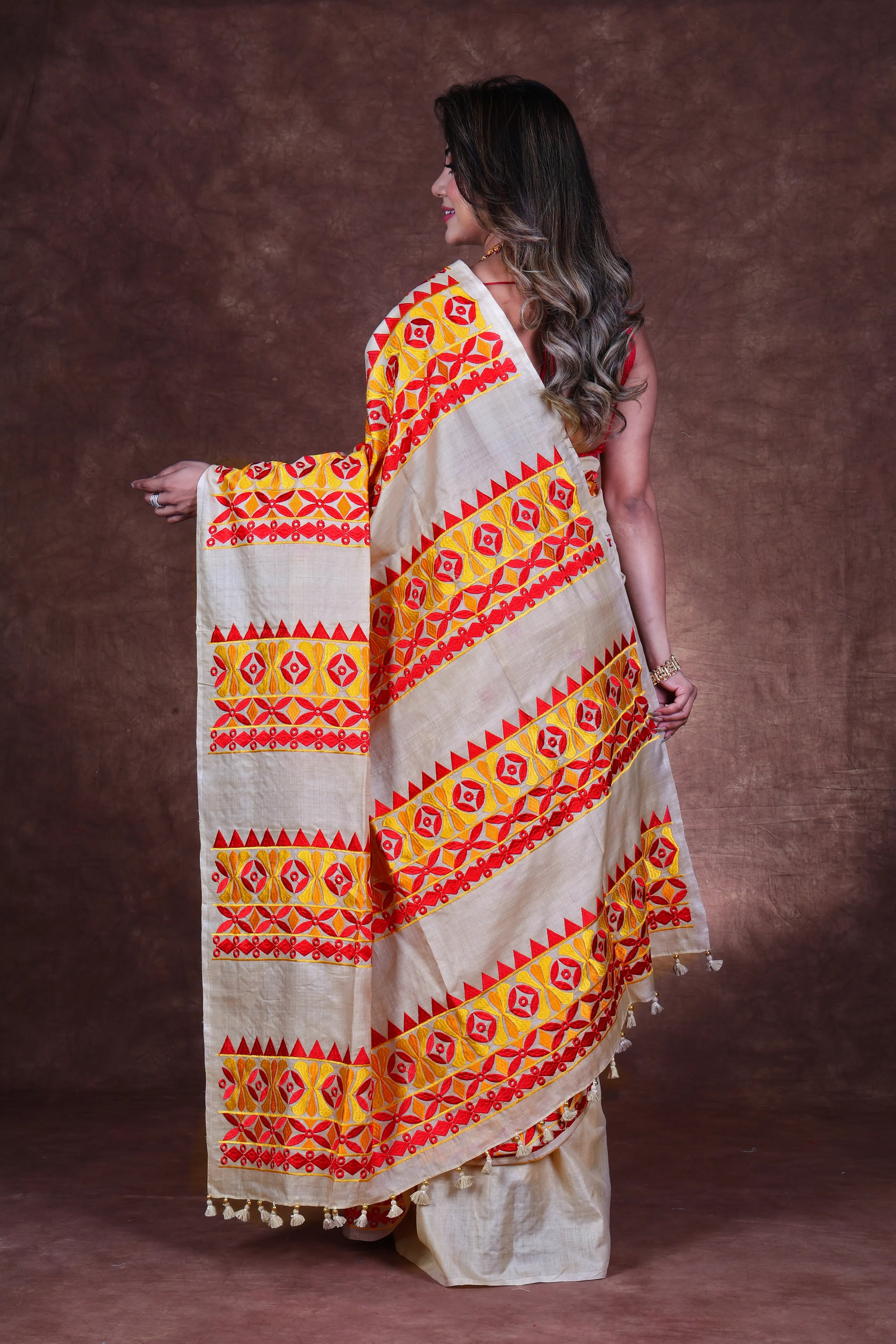 Cream Tussar Kathiyawadi Saree With Blouse Piece
