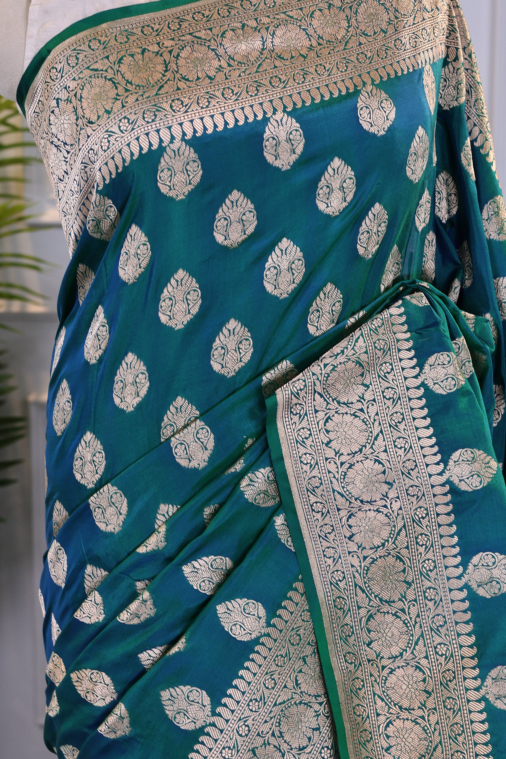 Dual Tone Katan Banarasi