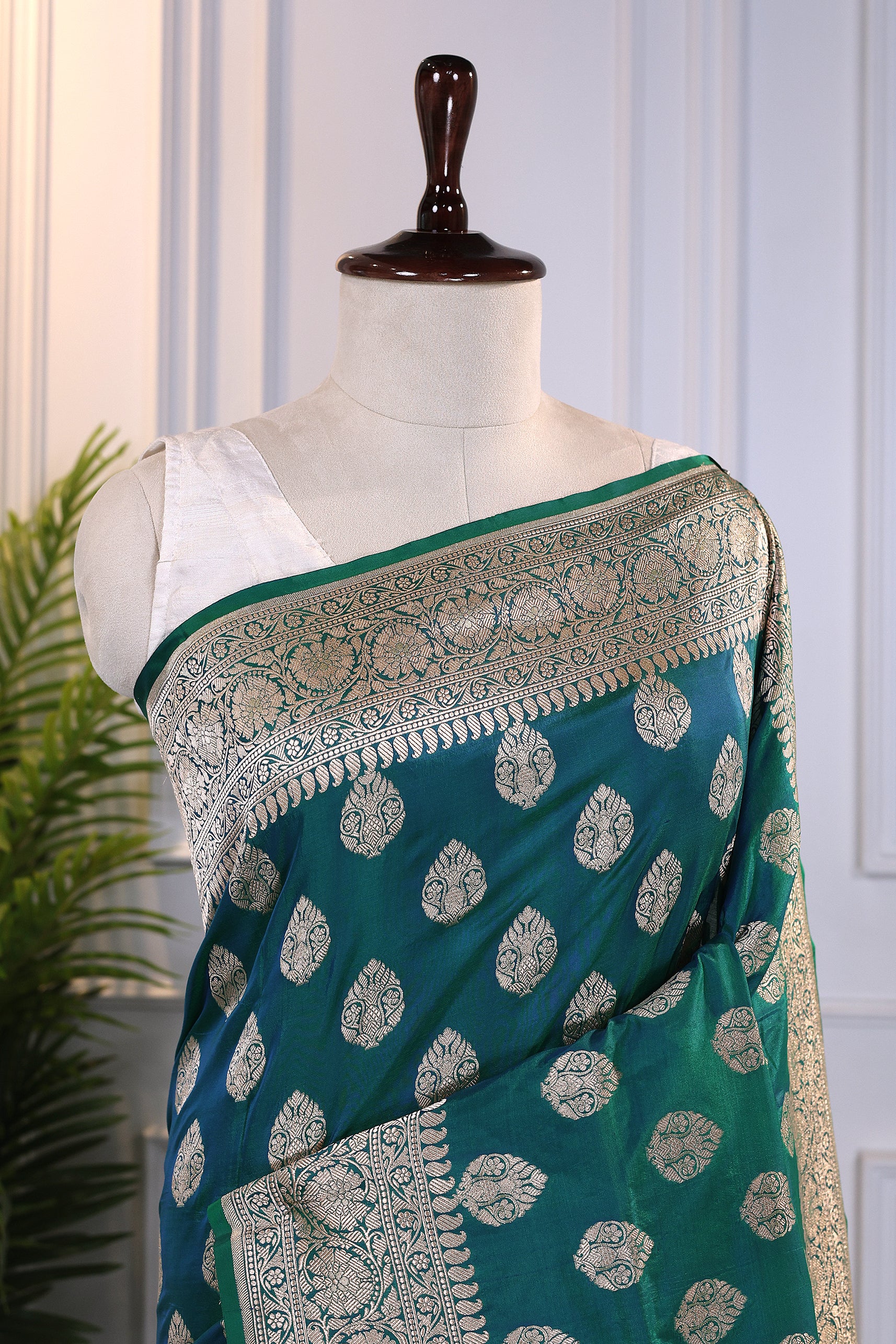 Dual Tone Katan Banarasi