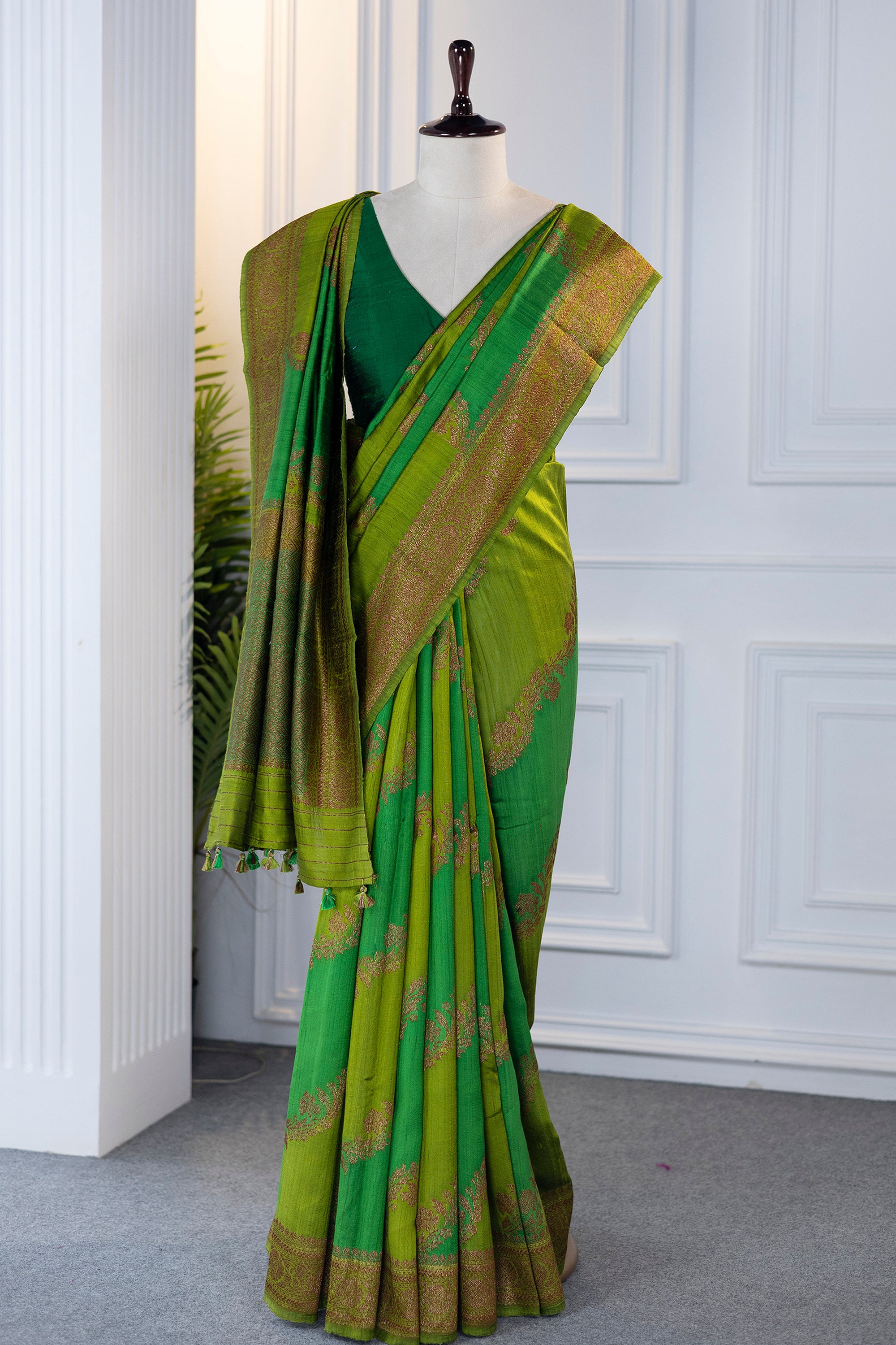 Rangkat Raw Silk Banarasi