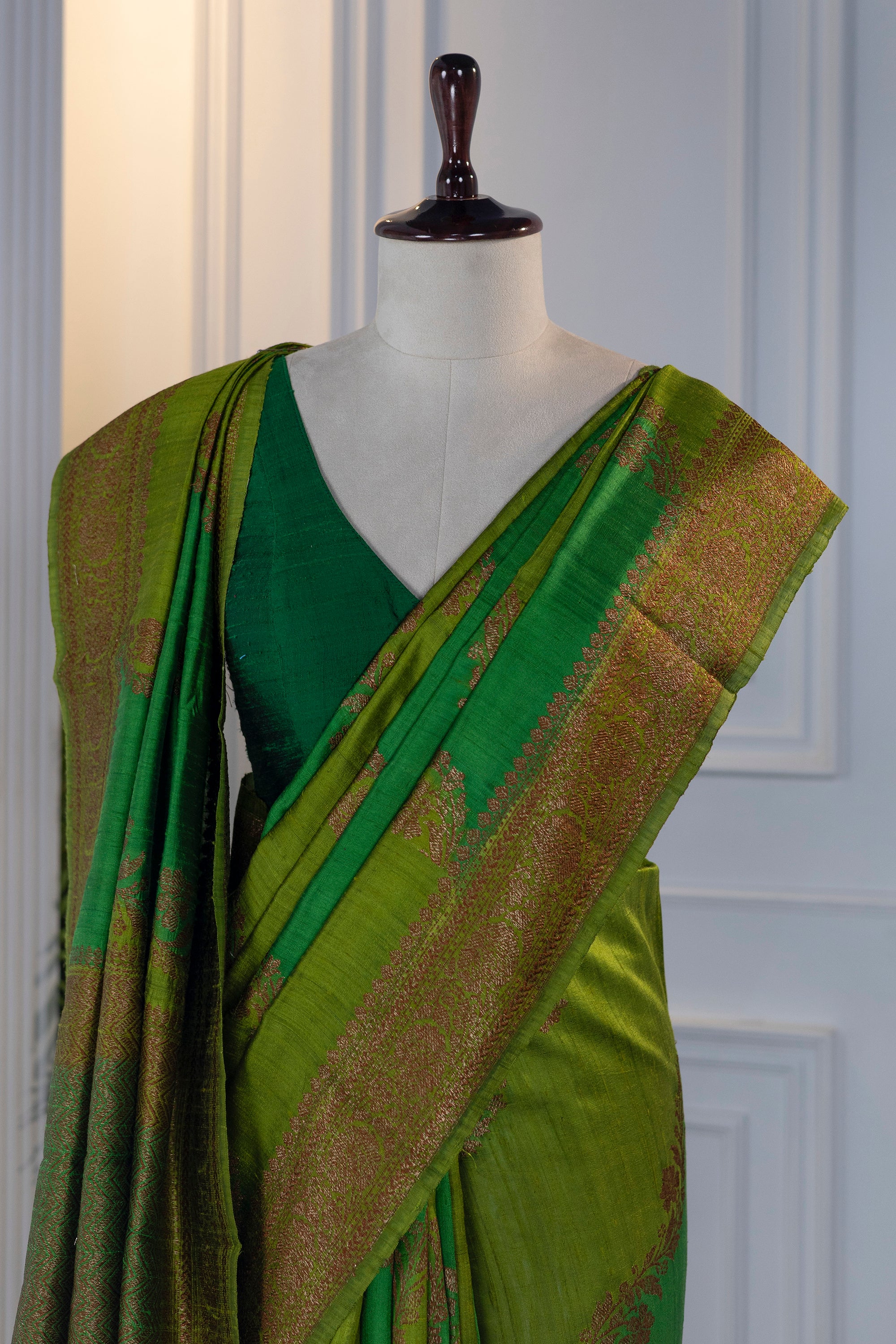 Rangkat Raw Silk Banarasi