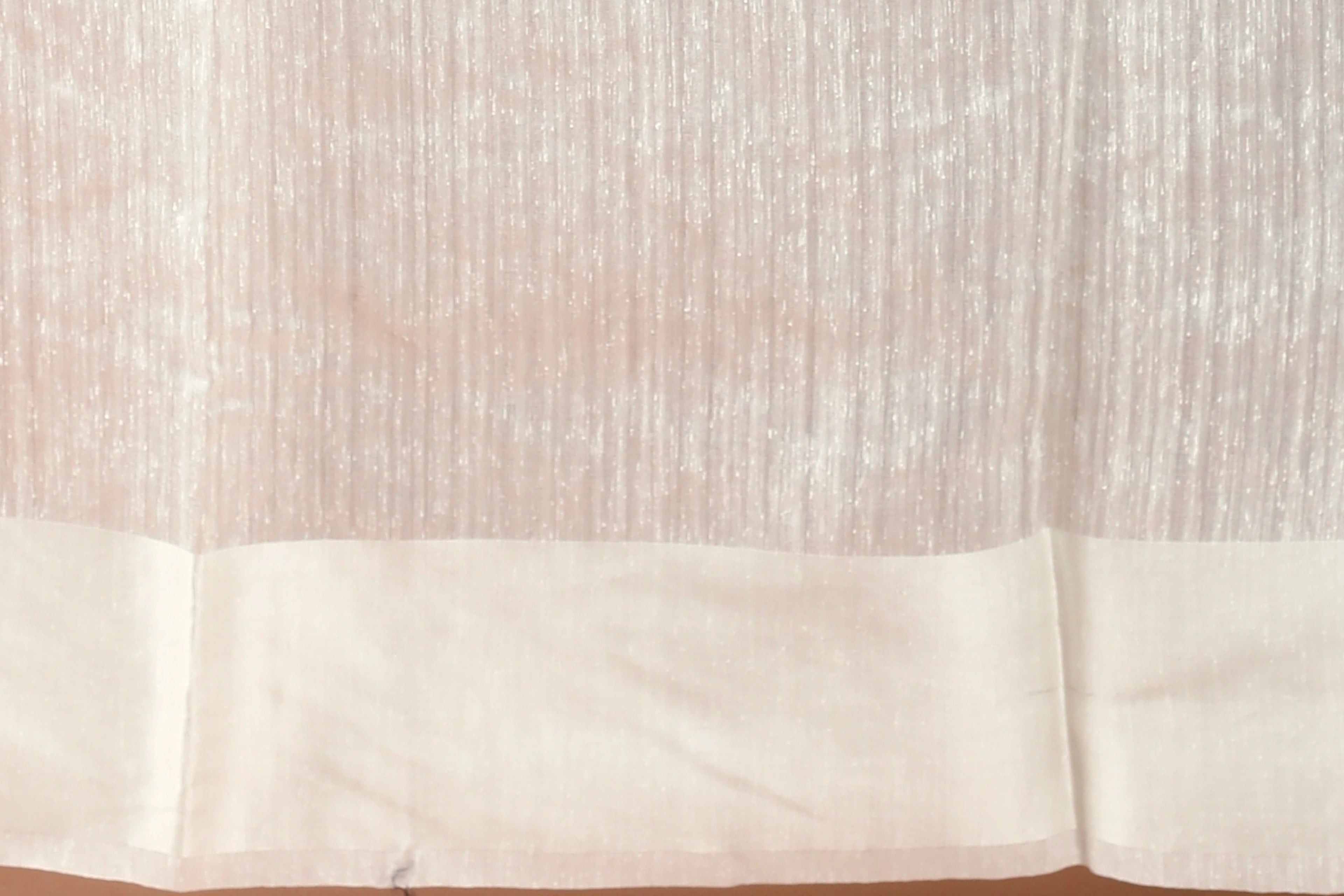 White Semi Raw Silk Saree with Blouse Piece