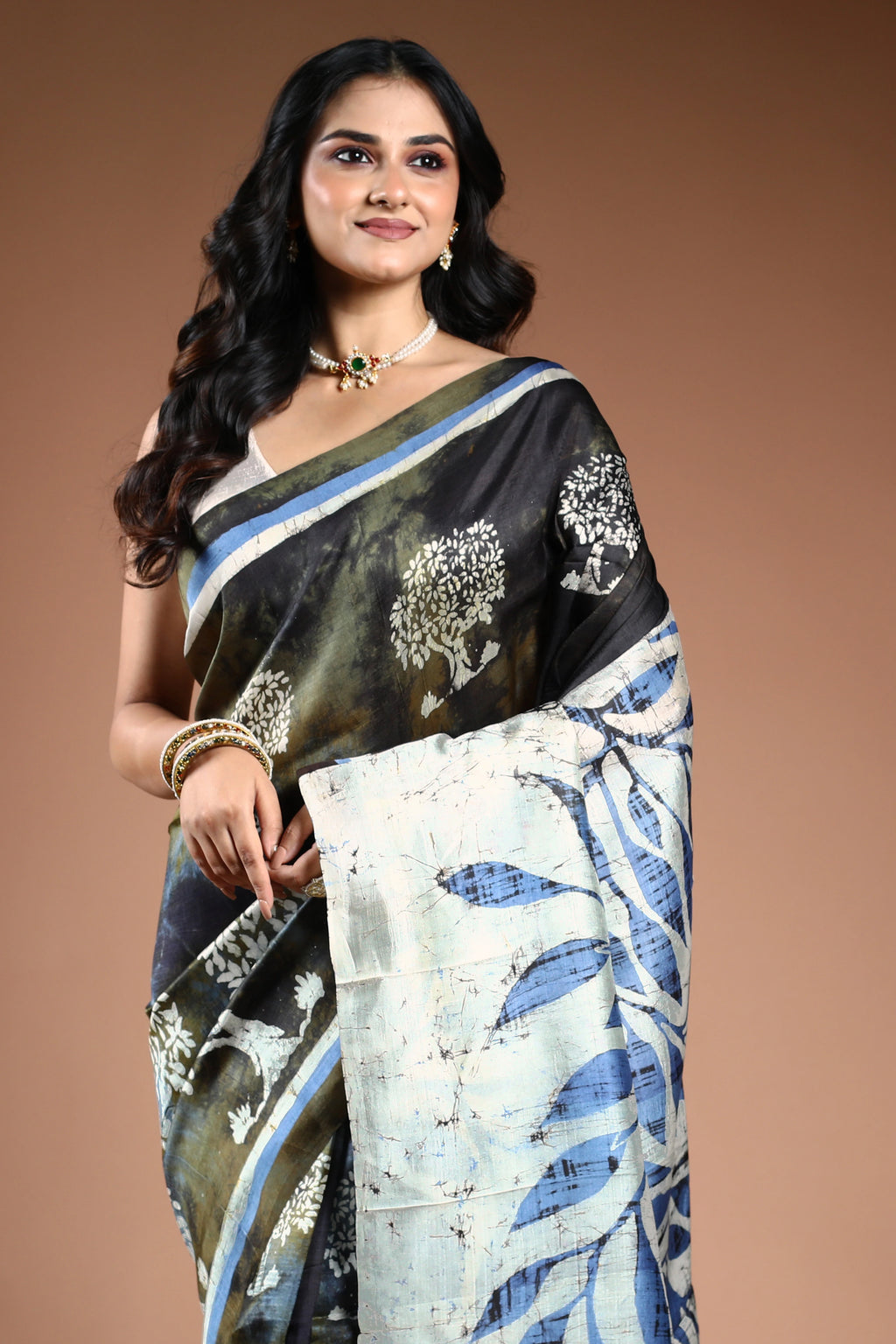 Charcoal Pure bishnupur silk Saree with Blouse Piece