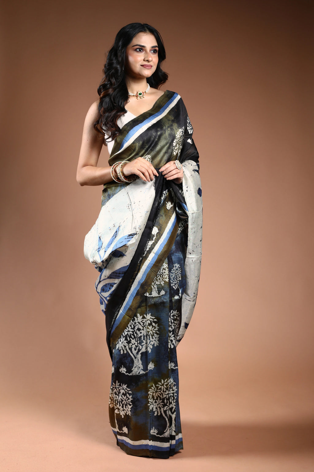 Charcoal Pure bishnupur silk Saree with Blouse Piece