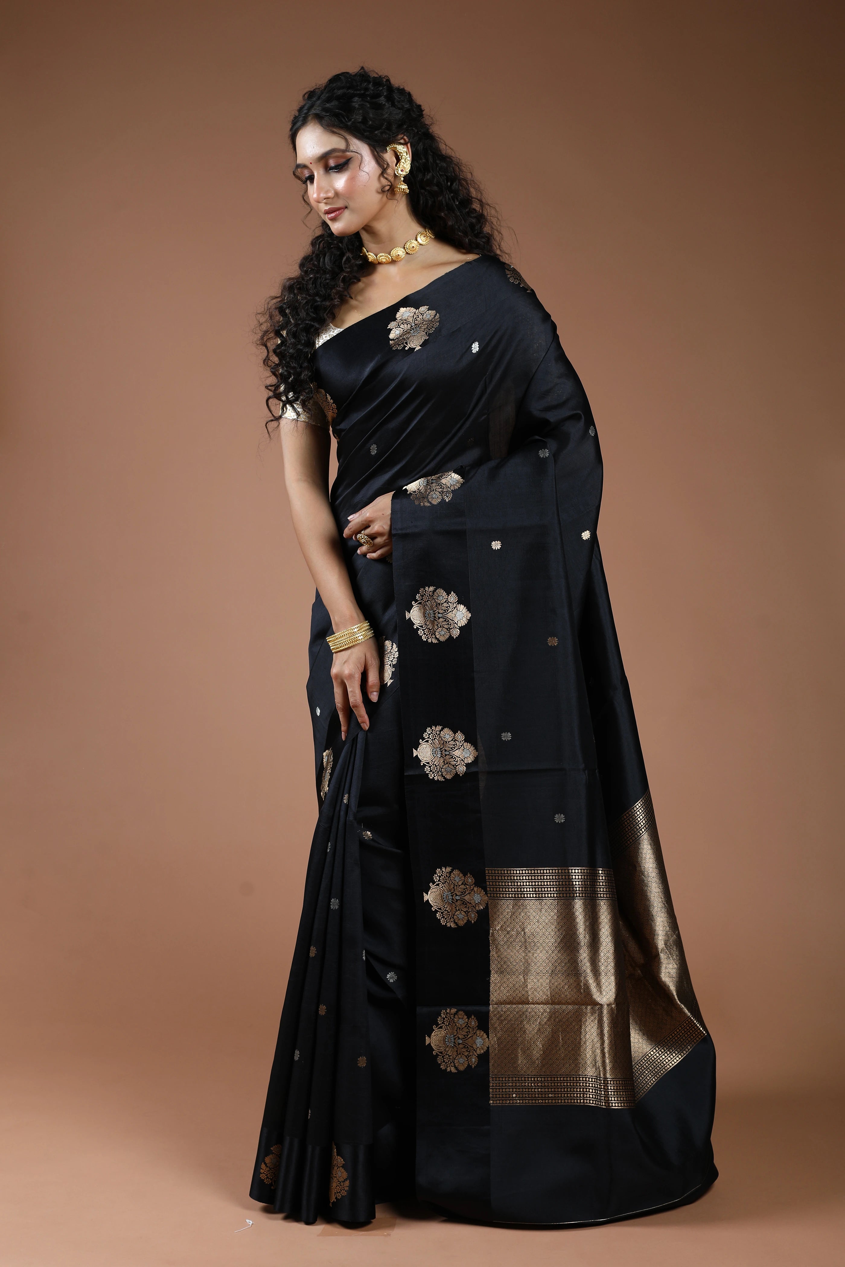 Black Pure Mango Silk Saree With Blouse Piece
