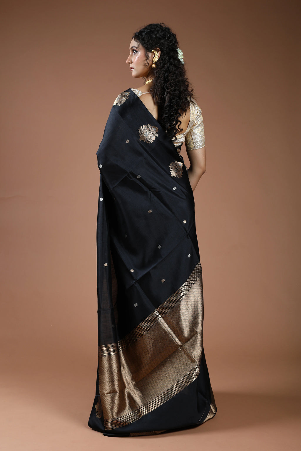 Black Pure Mango Silk Saree With Blouse Piece