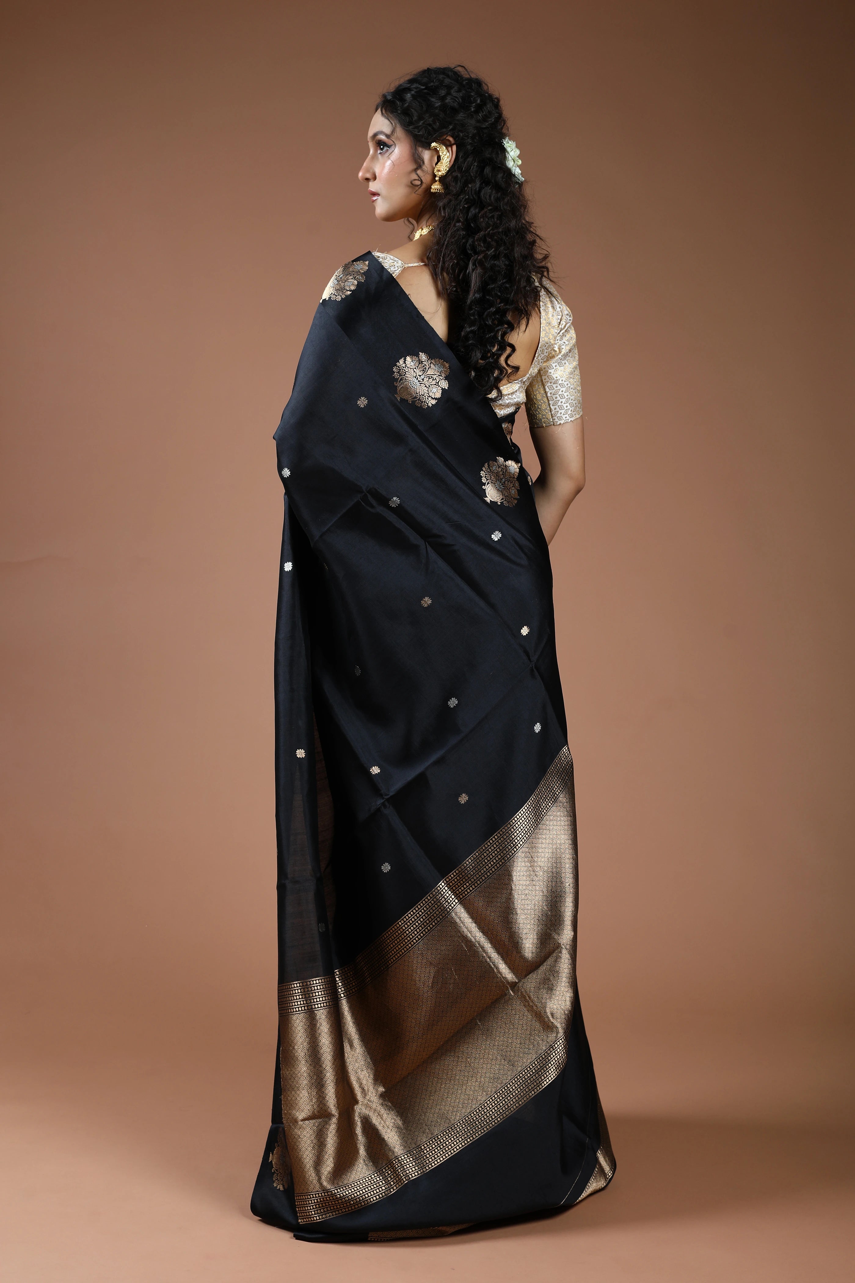 Black Pure Mango Silk Saree With Blouse Piece