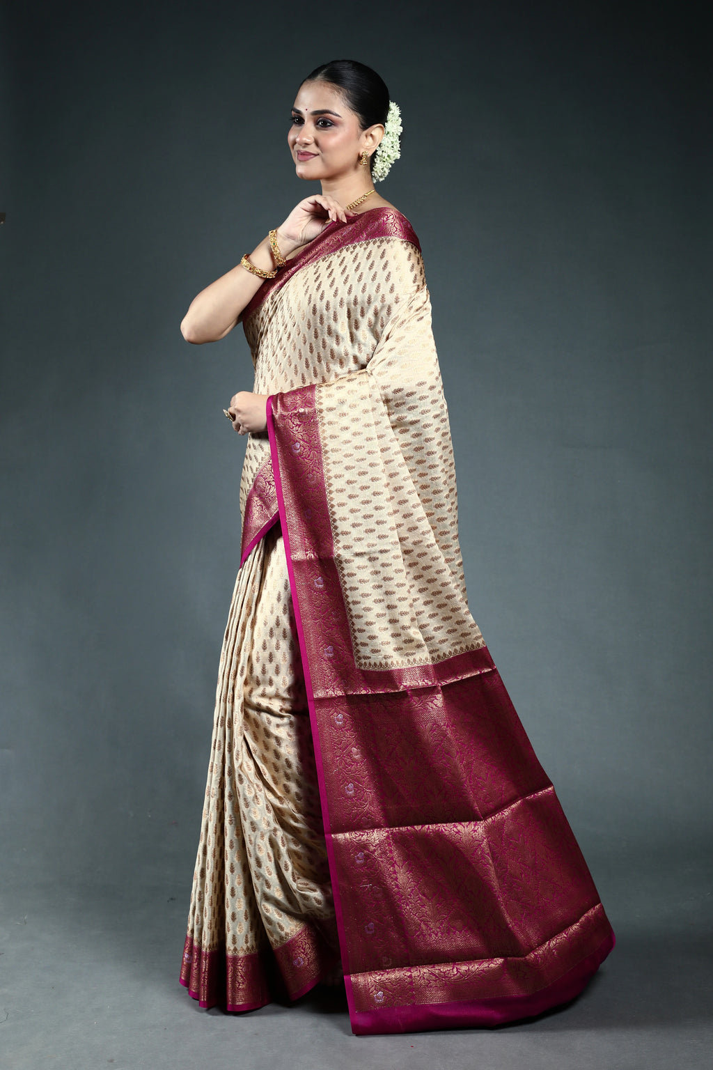 Offwhite Crepe Banarasi Saree with Blouse Piece
