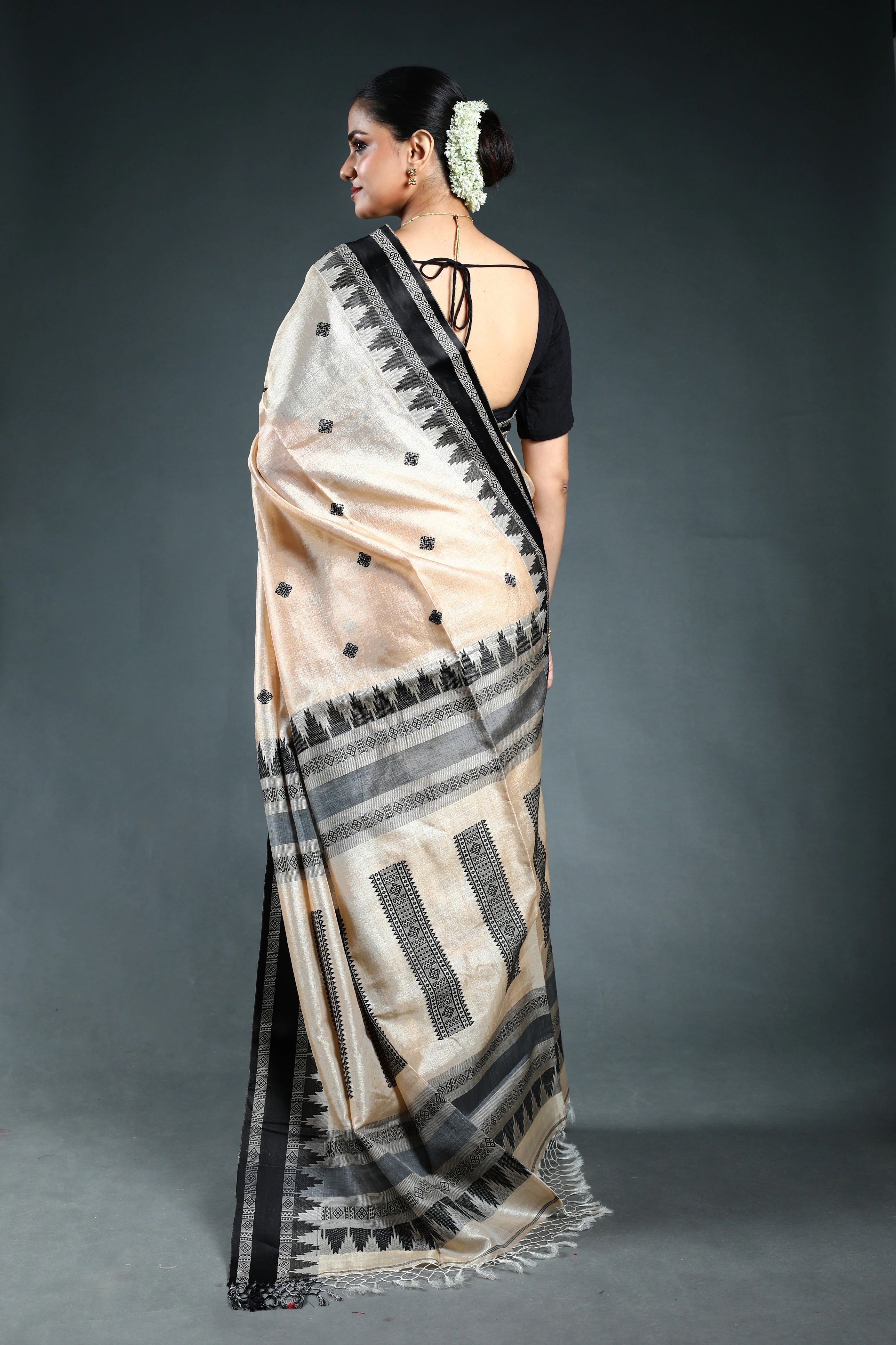 Beige Bengal Handloom tussar Saree with Blouse Piece