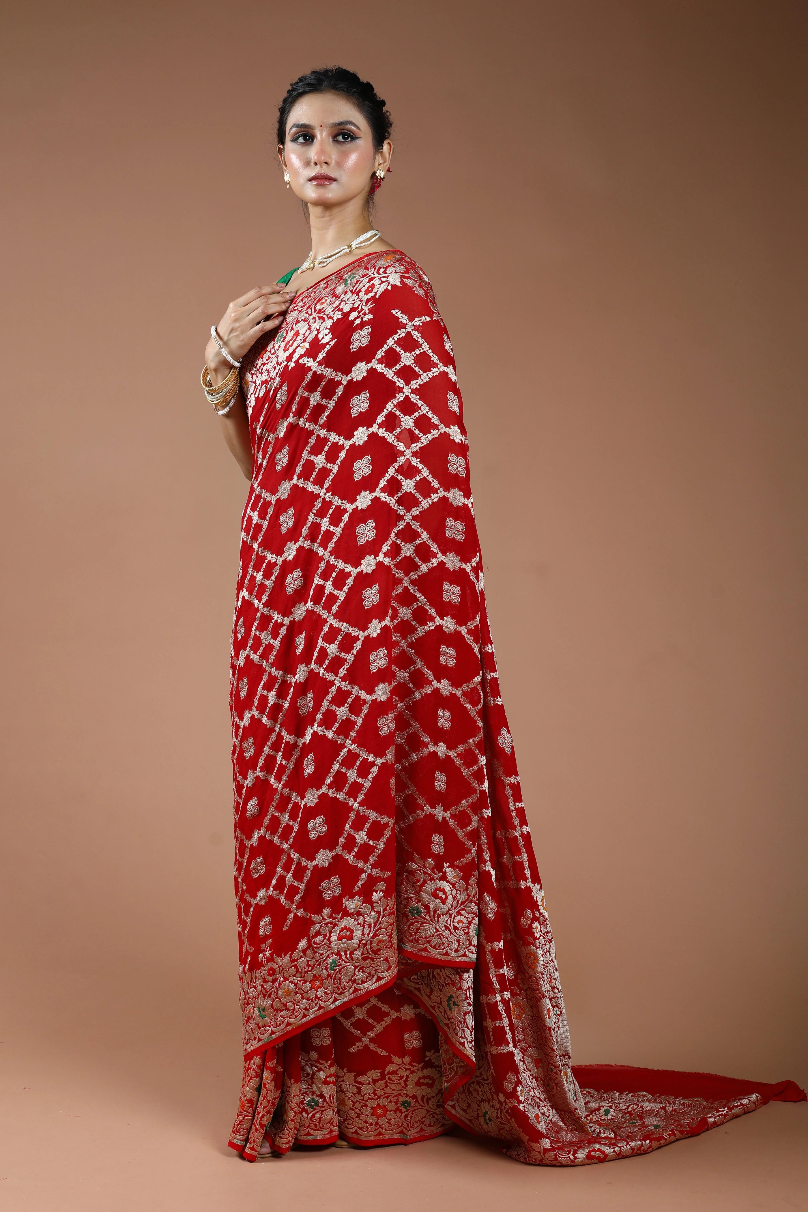Red Pure Georgette Saree With Blouse Piece