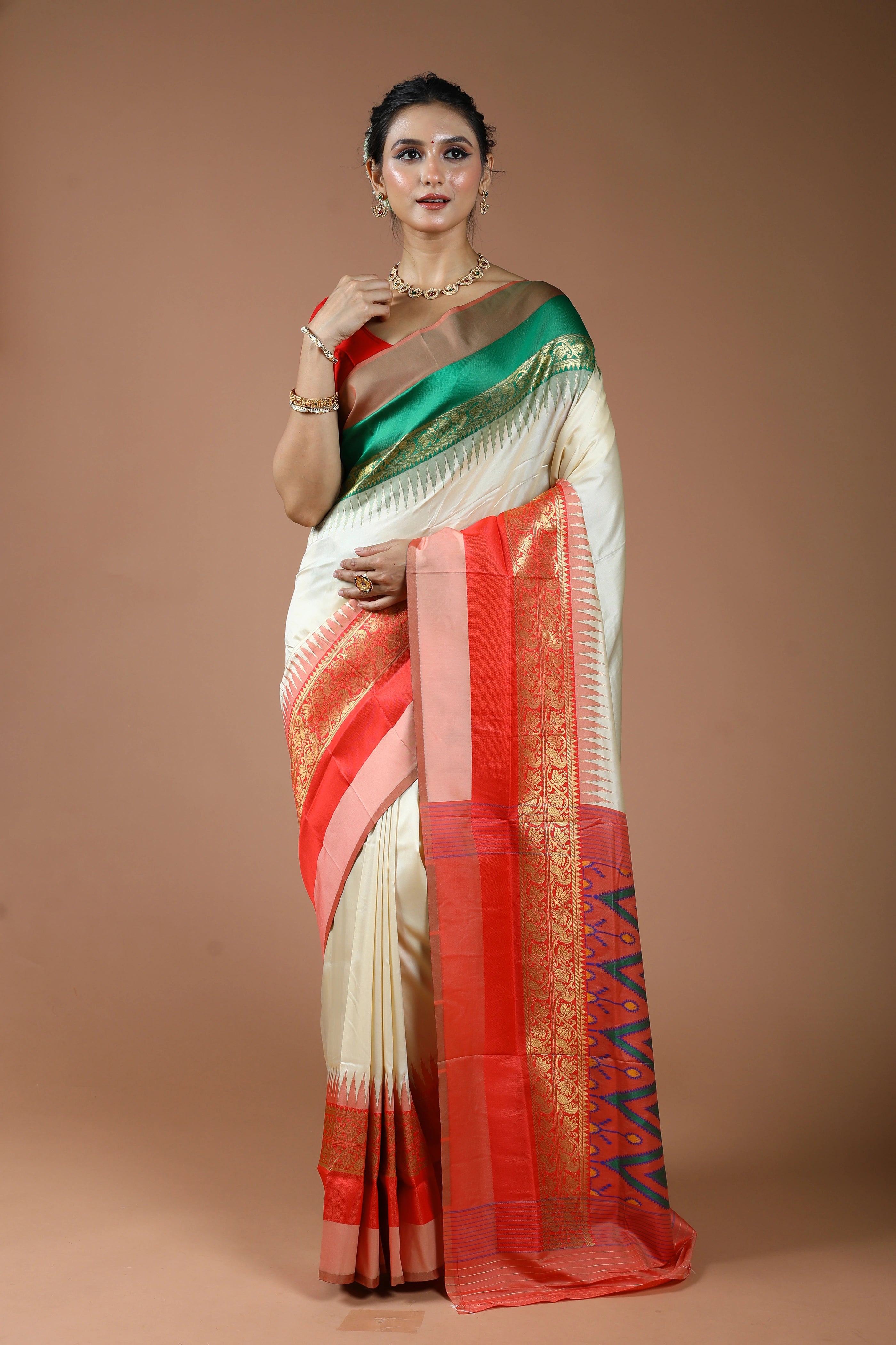 Offwhite Semi Pochampally Silk Saree With Blouse Piece