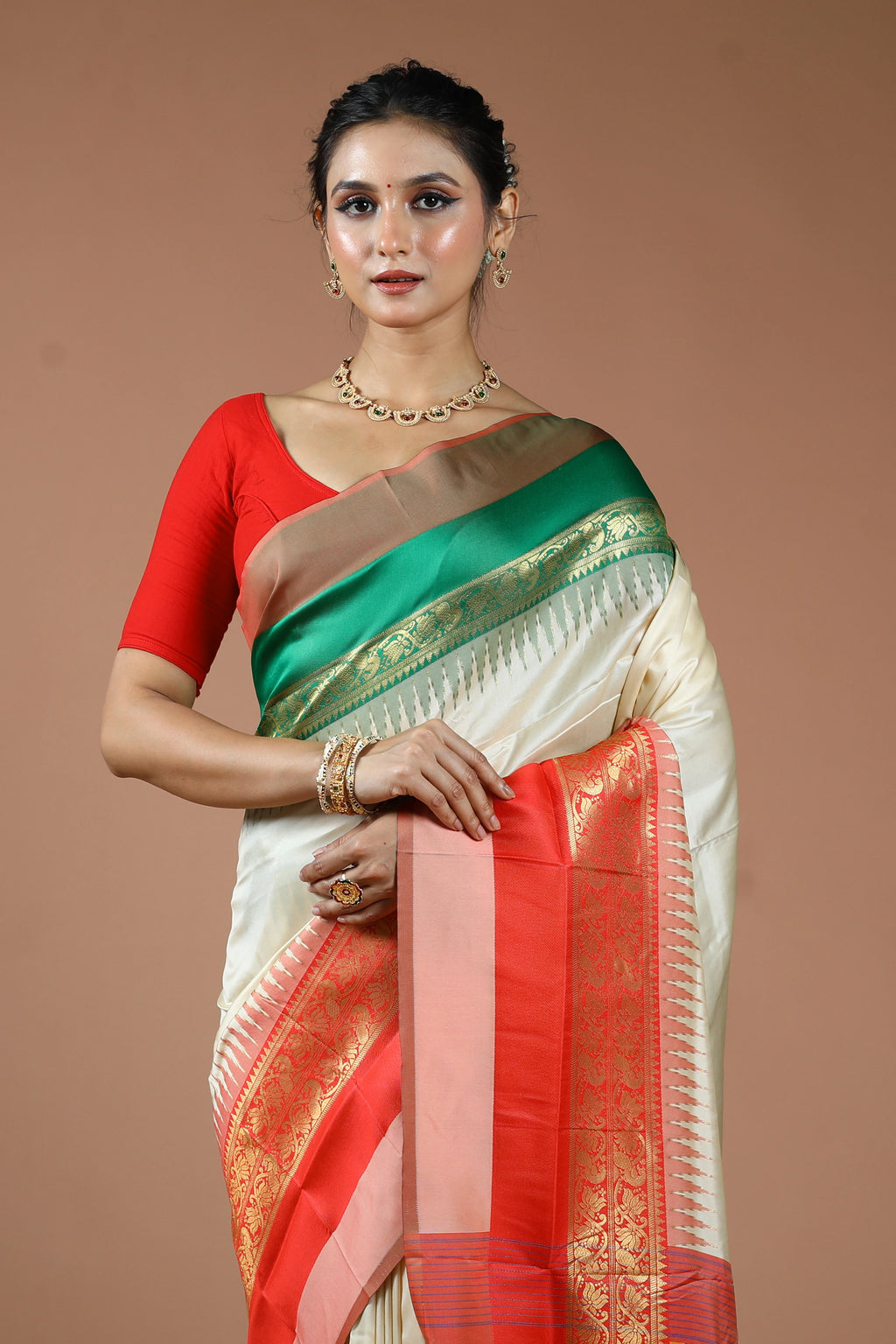 Offwhite Semi Pochampally Silk Saree With Blouse Piece