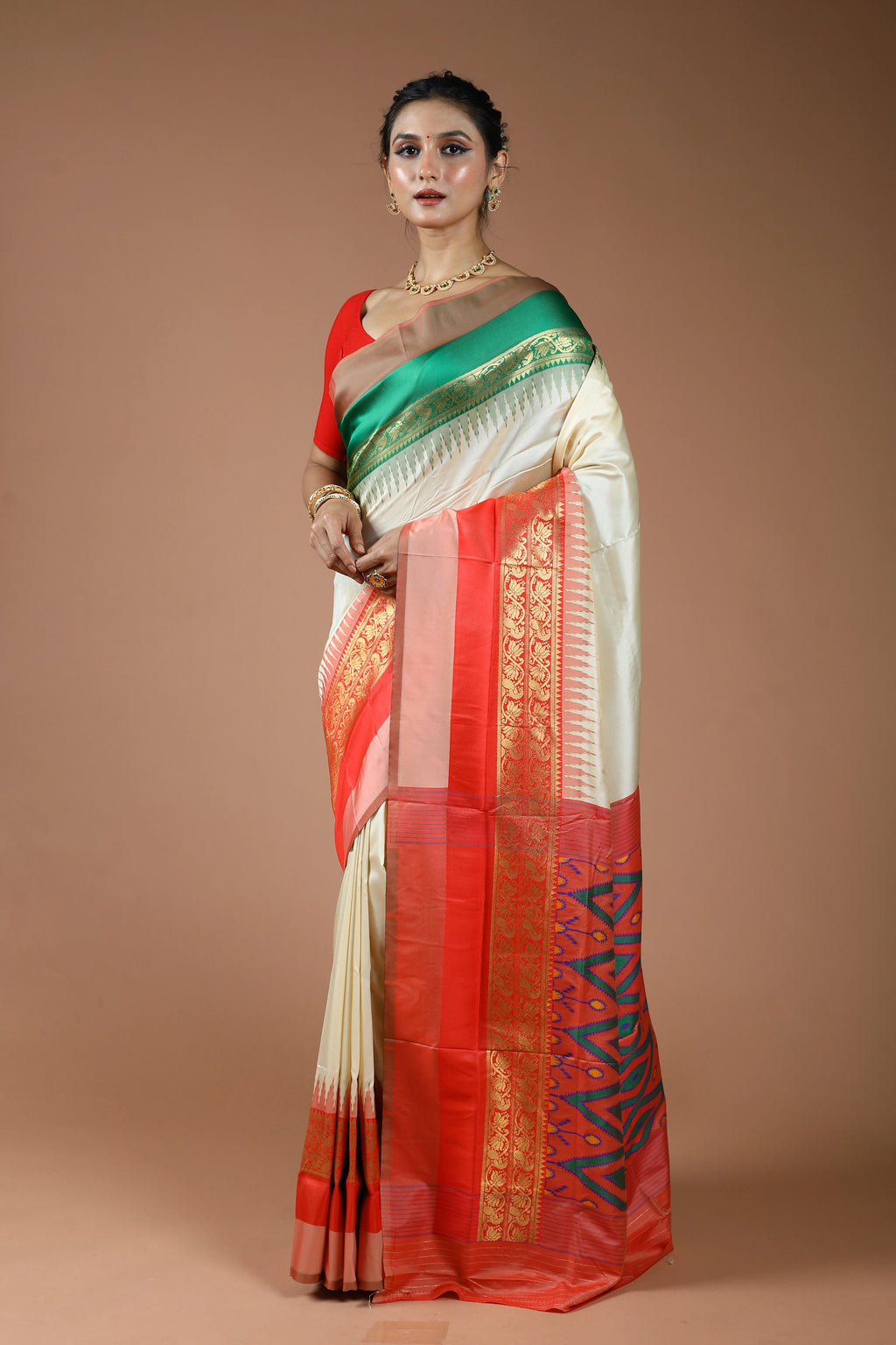 Offwhite Semi Pochampally Silk Saree With Blouse Piece