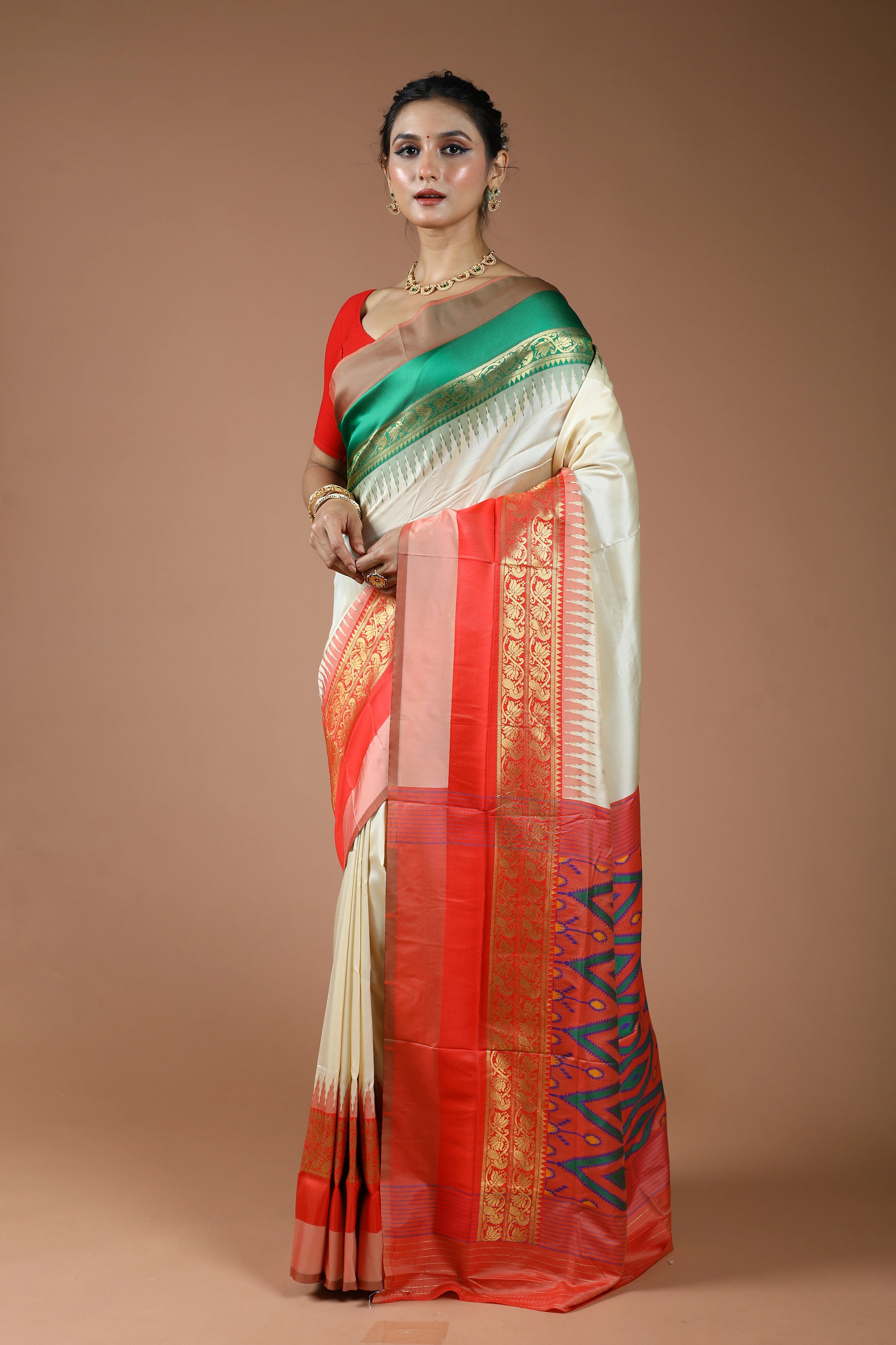 Offwhite Semi Pochampally Silk Saree With Blouse Piece