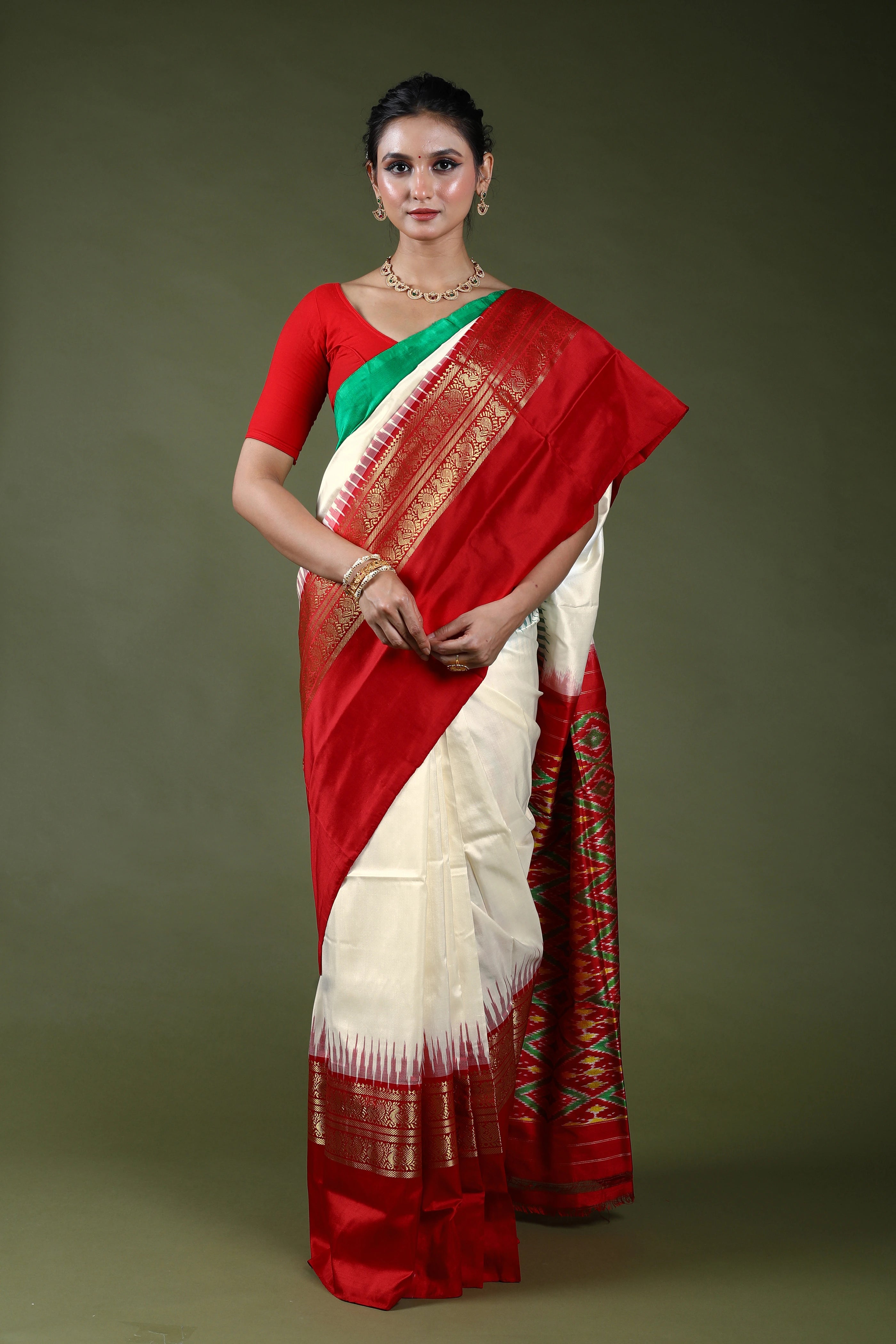 Offwhite Pure Pochampally Saree With Blouse Piece