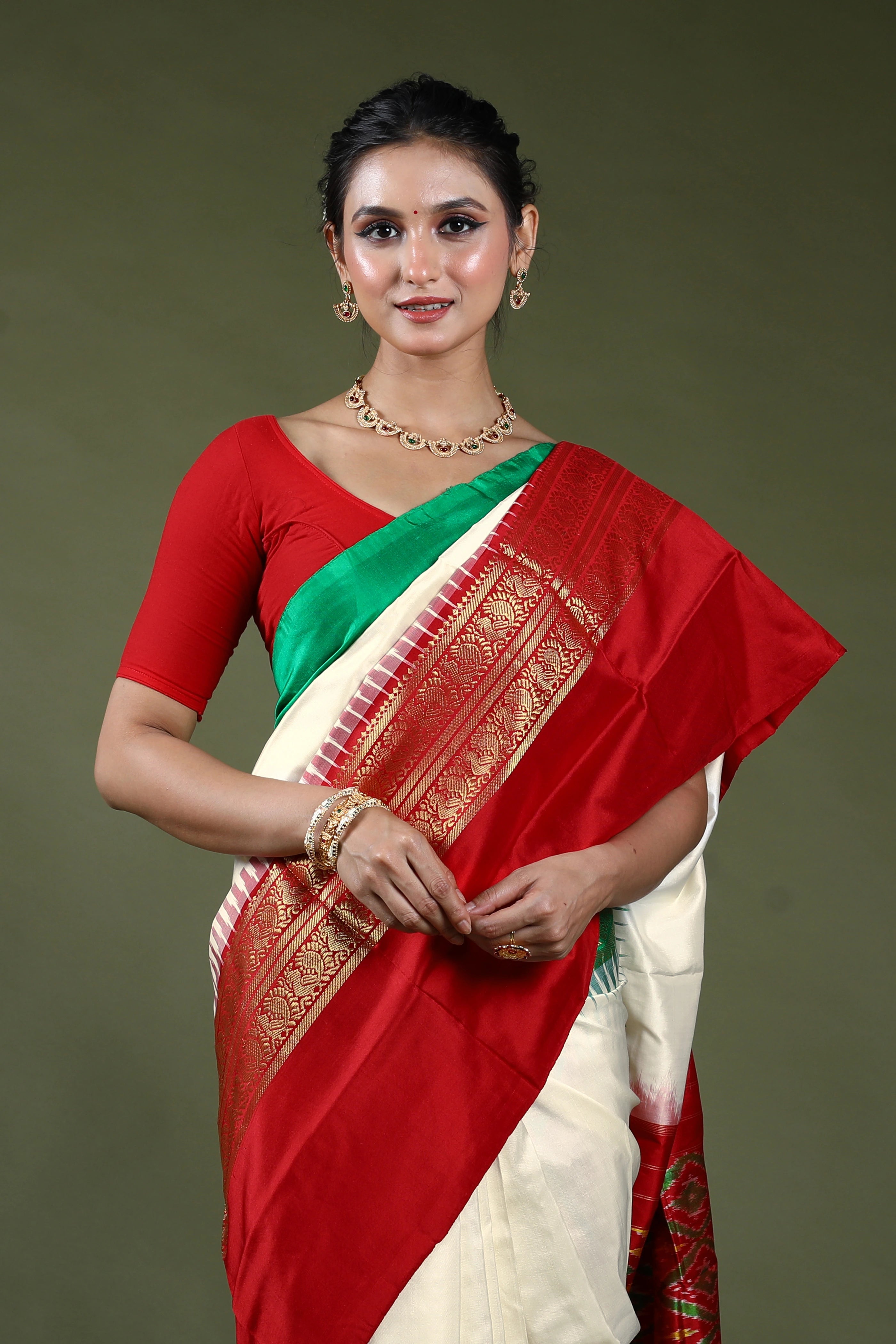 Offwhite Pure Pochampally Saree With Blouse Piece