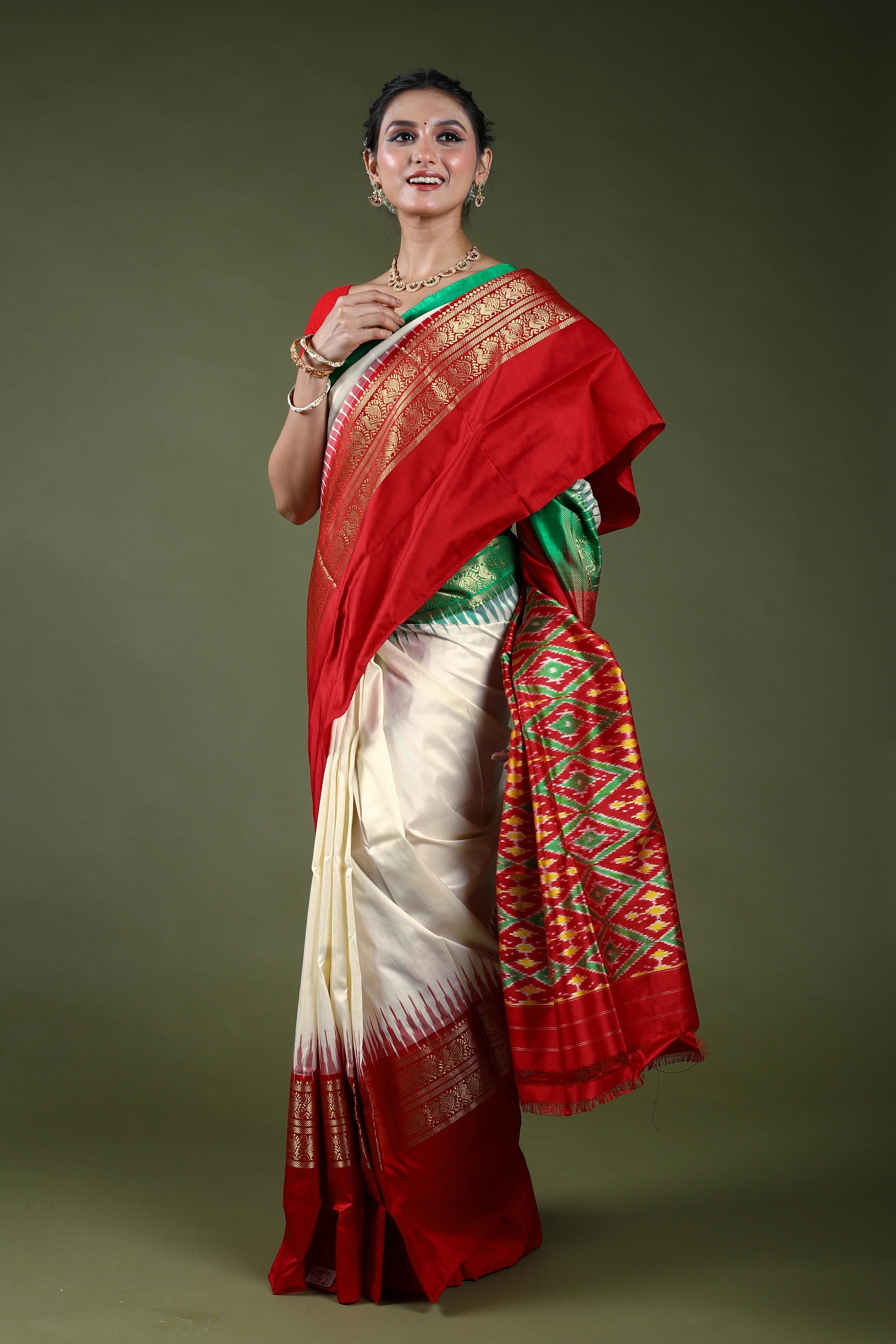 Offwhite Pure Pochampally Saree With Blouse Piece