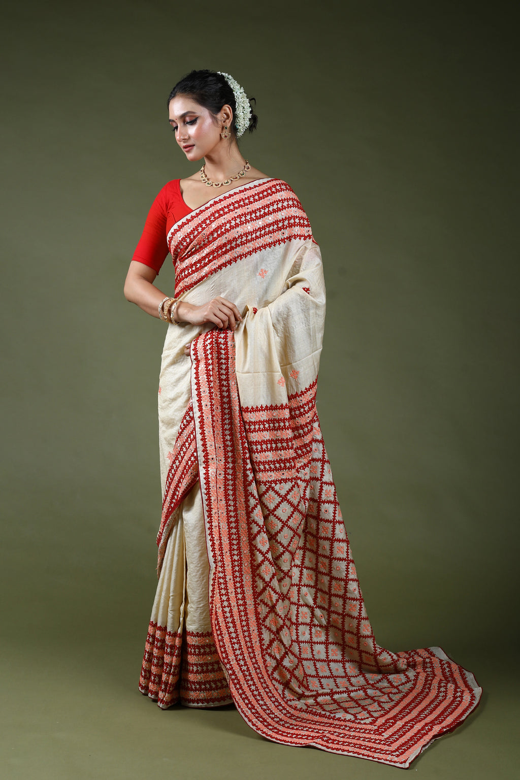 Beige Pure Hand Gujarati Saree With Blouse Piece
