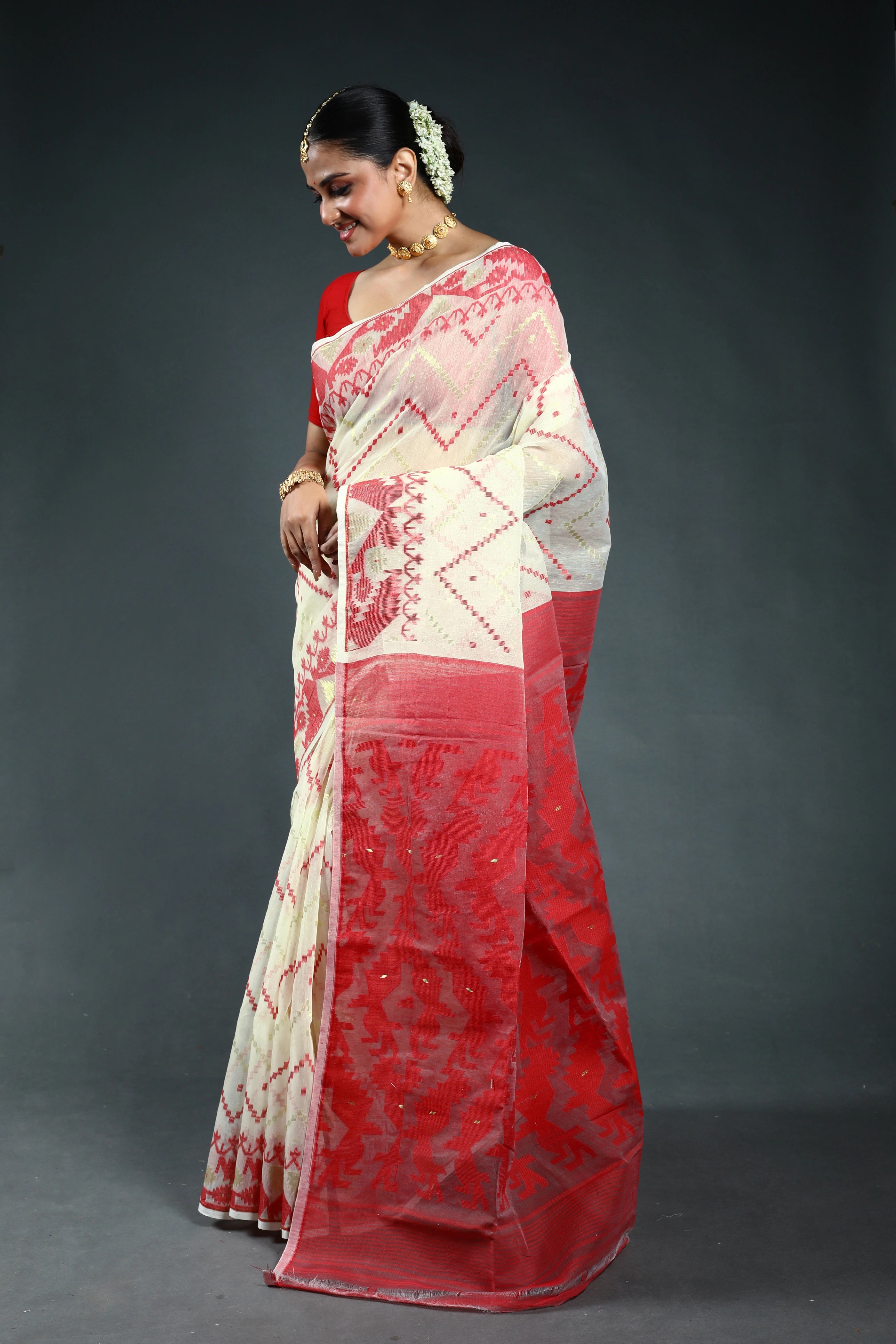 Offwhite Bengal Jamdani Saree with Blouse Piece