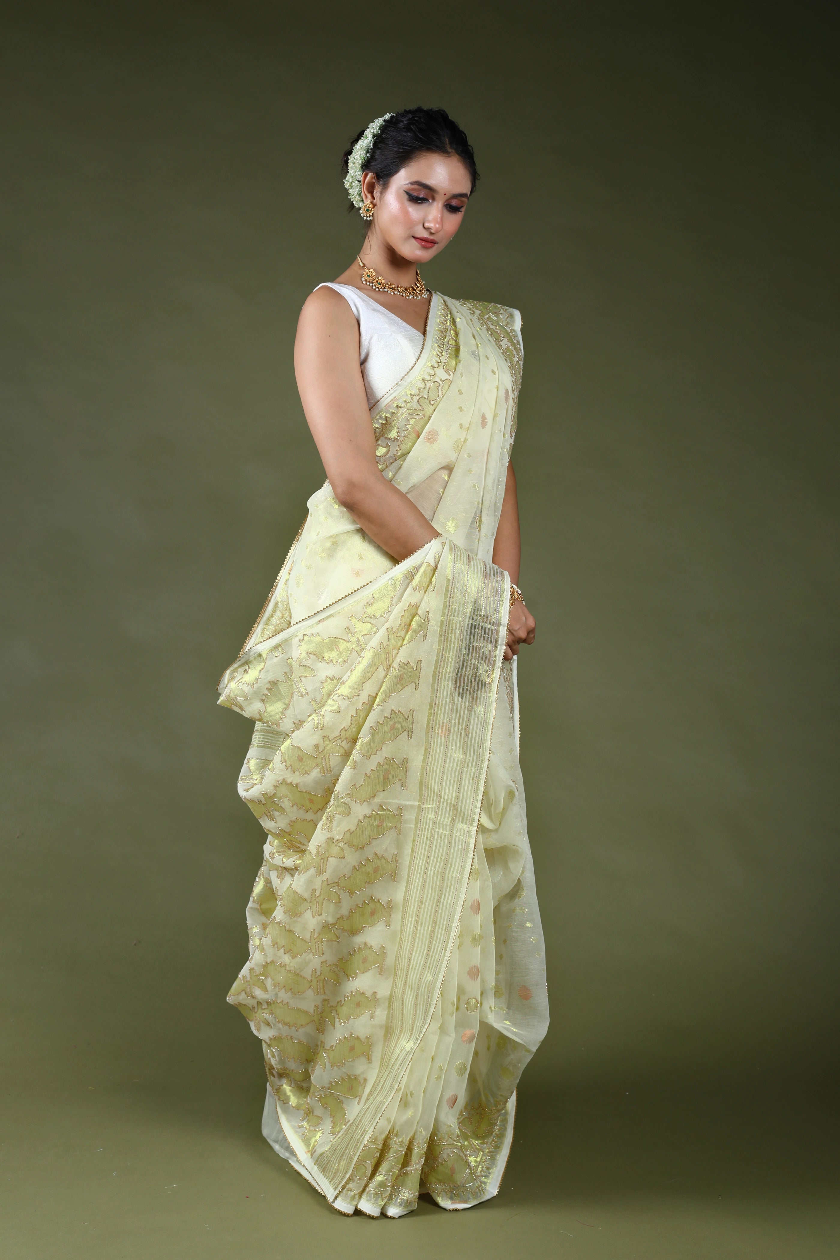 Offwhite Karchupi Jamdani Saree With Blouse Piece
