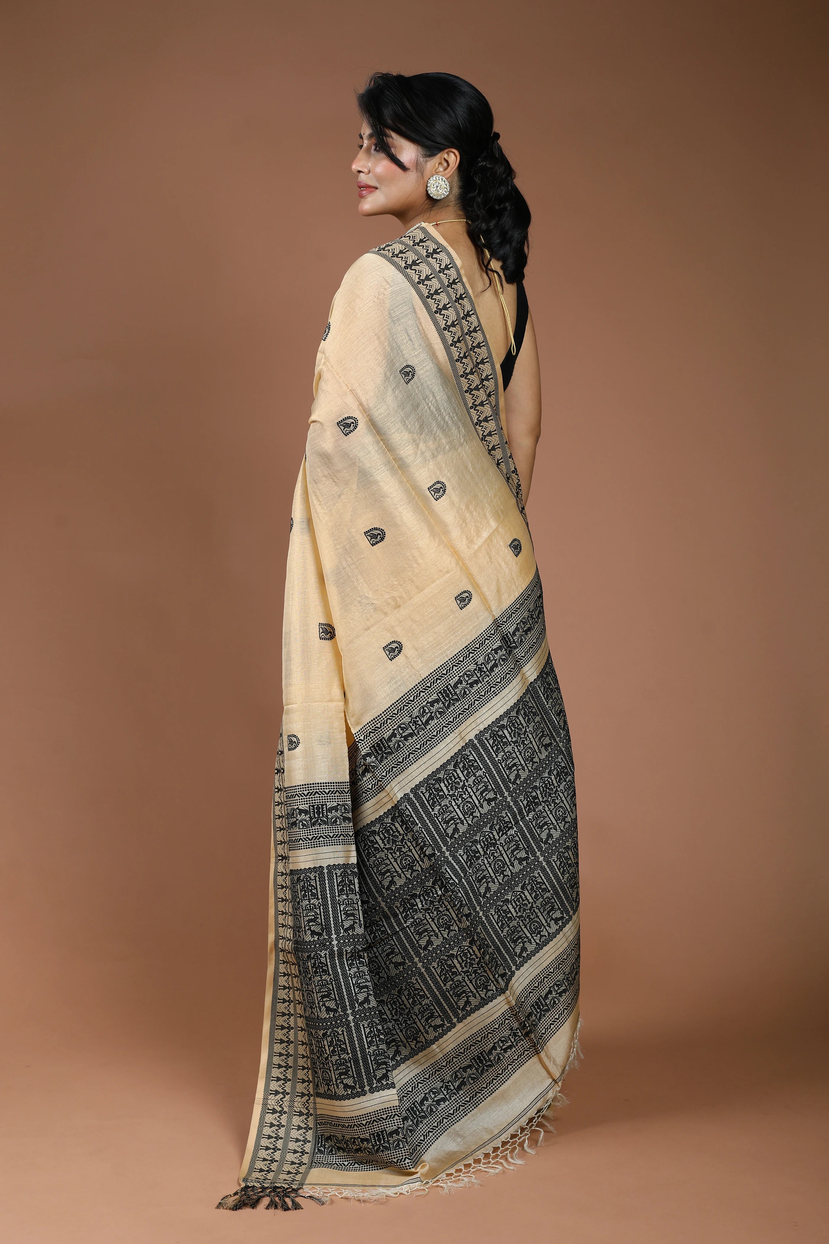Beige Bengal Tussar Saree With Blouse Piece