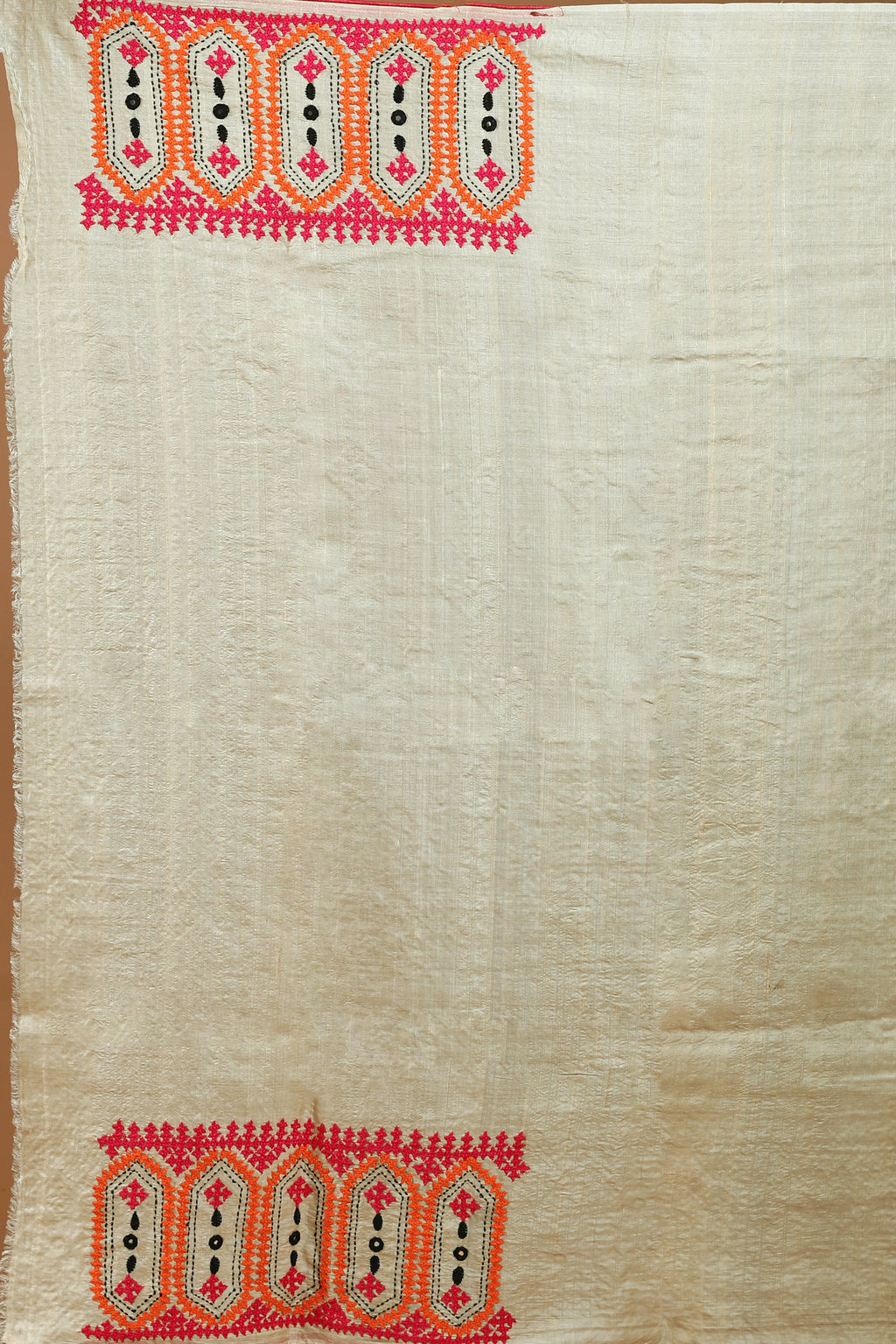 Beige Tussar Hand Gujarati Saree With Blouse Piece