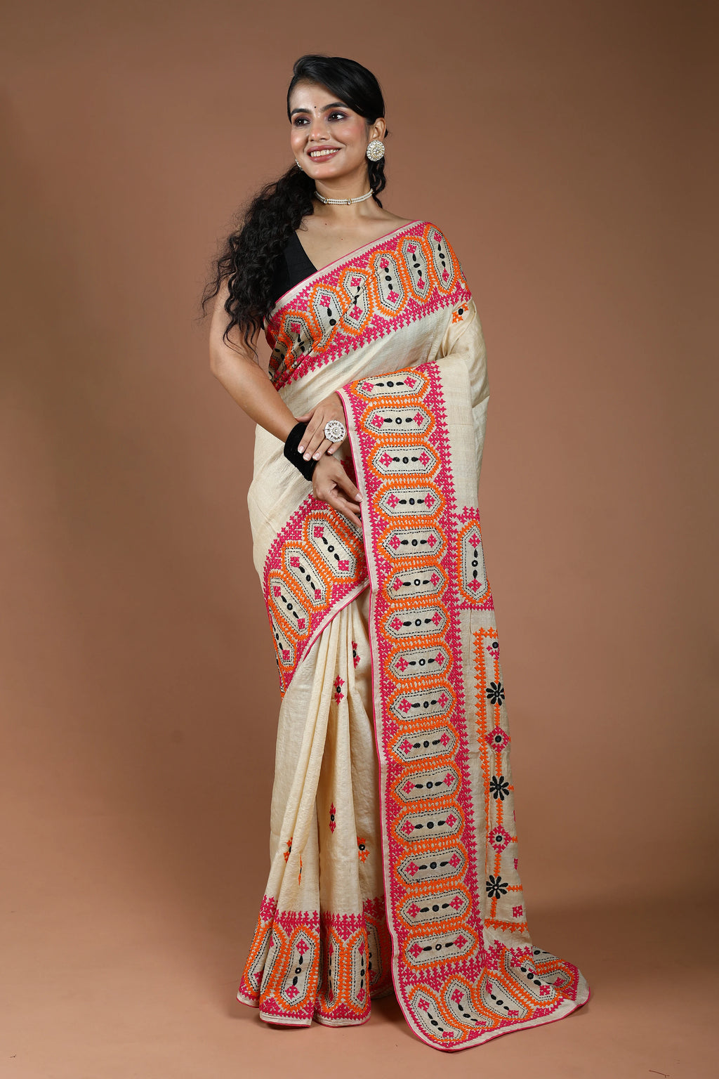 Beige Tussar Hand Gujarati Saree With Blouse Piece