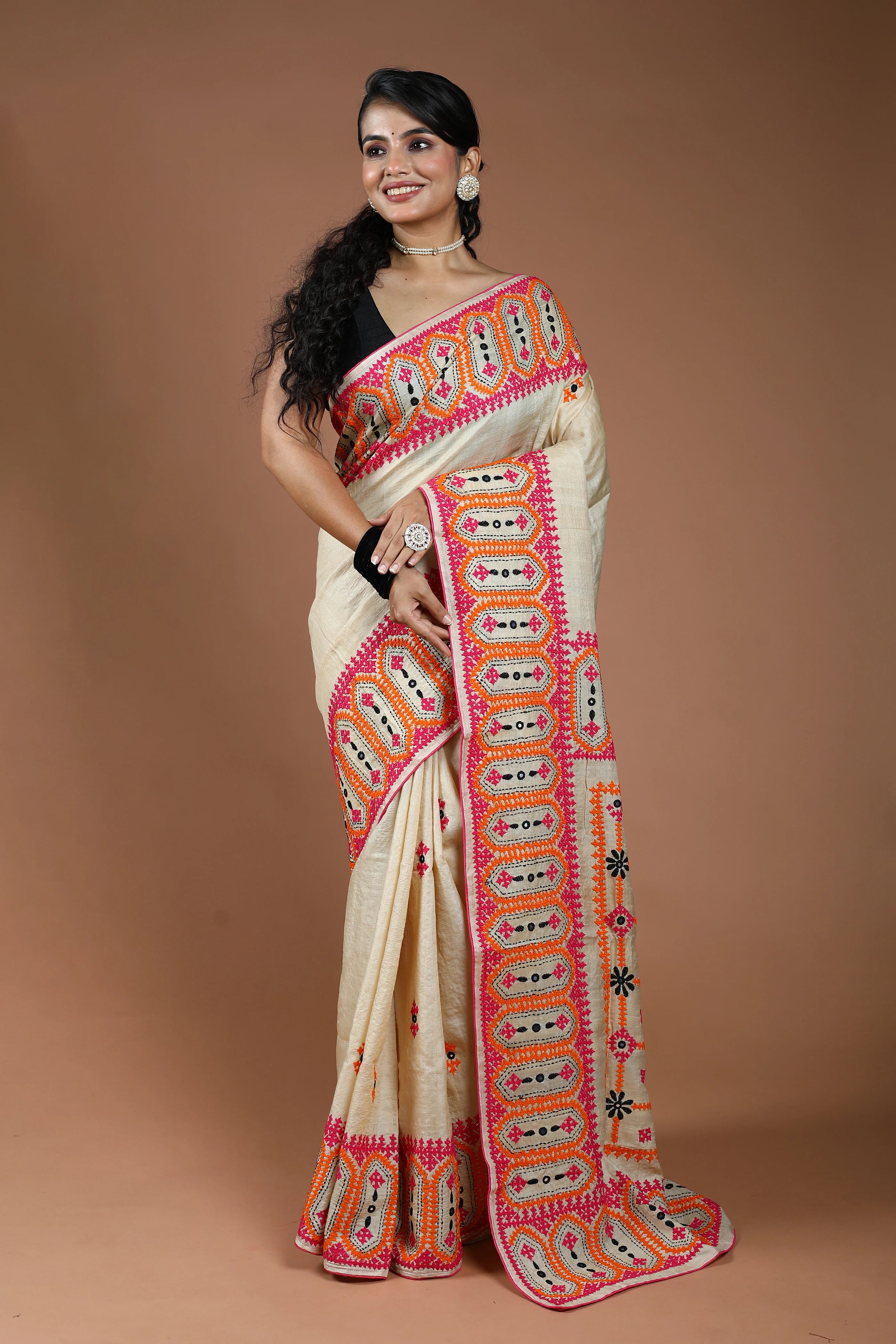 Beige Tussar Hand Gujarati Saree With Blouse Piece