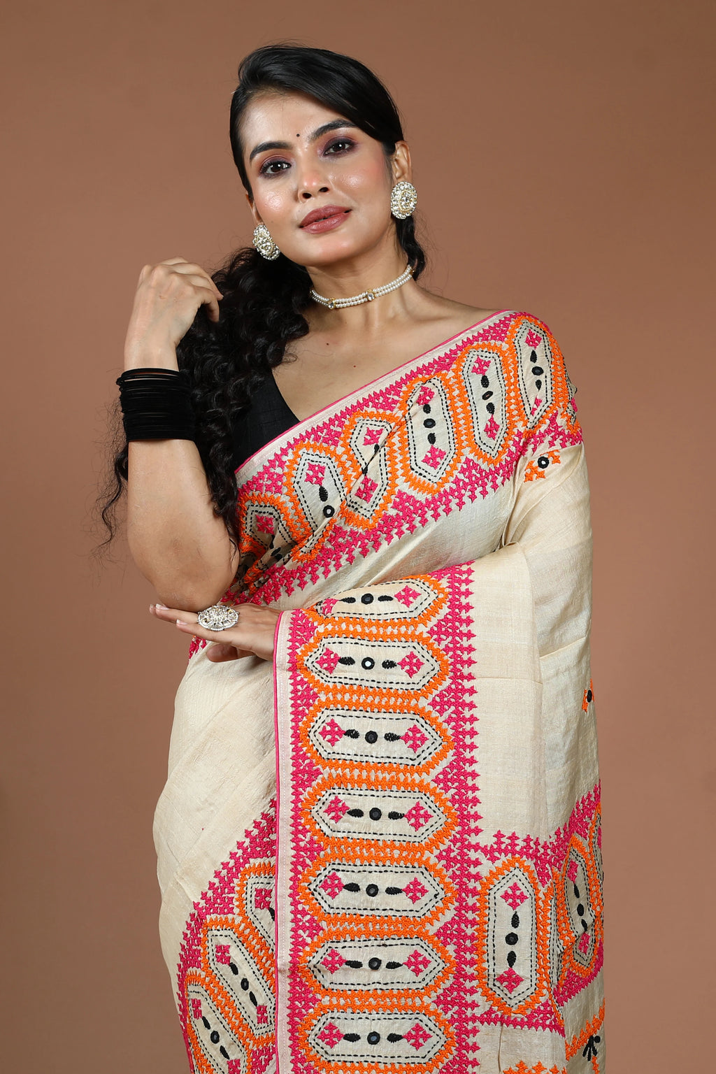 Beige Tussar Hand Gujarati Saree With Blouse Piece