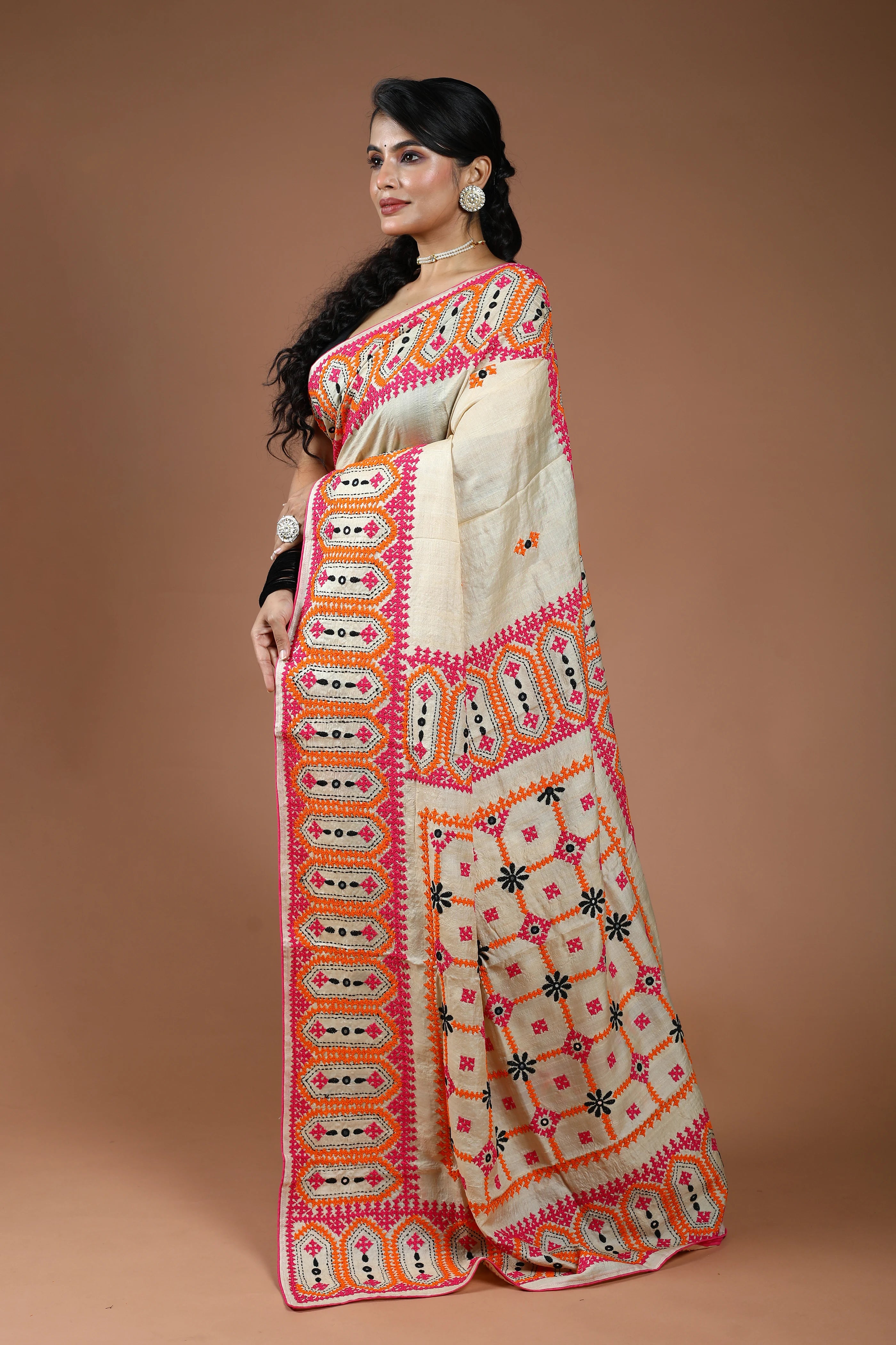 Beige Tussar Hand Gujarati Saree With Blouse Piece