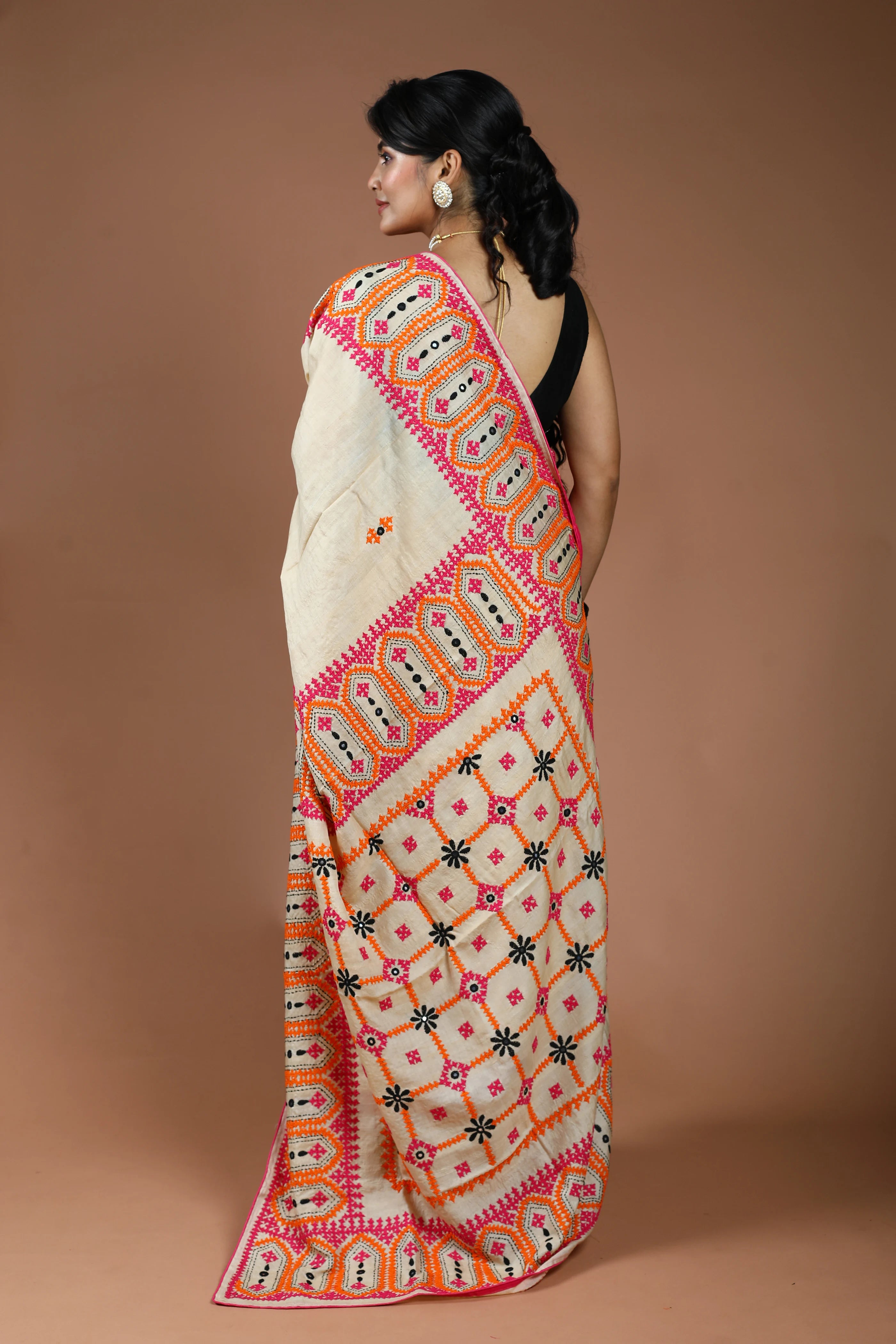 Beige Tussar Hand Gujarati Saree With Blouse Piece