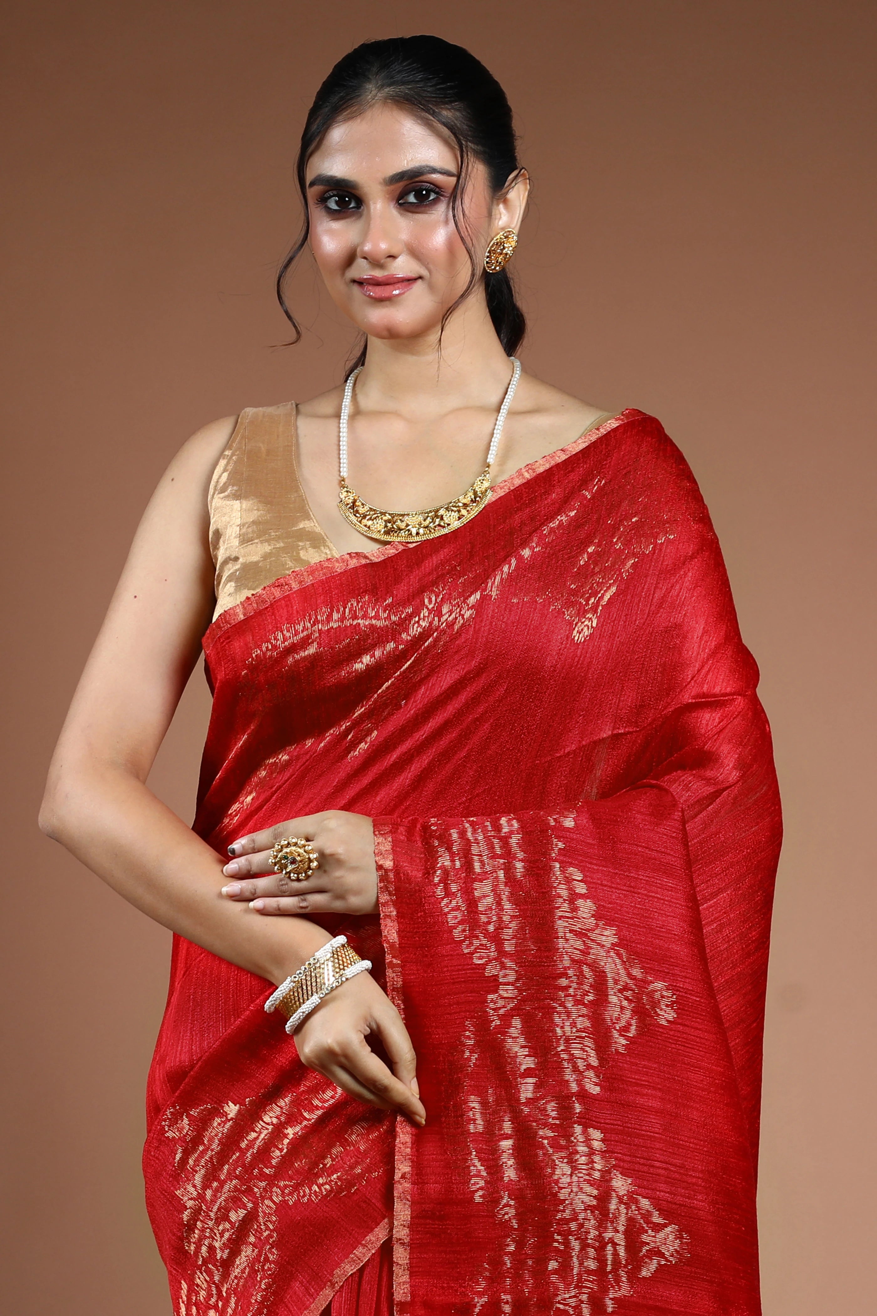 Red Muslin Matka Saree With Blouse Piece