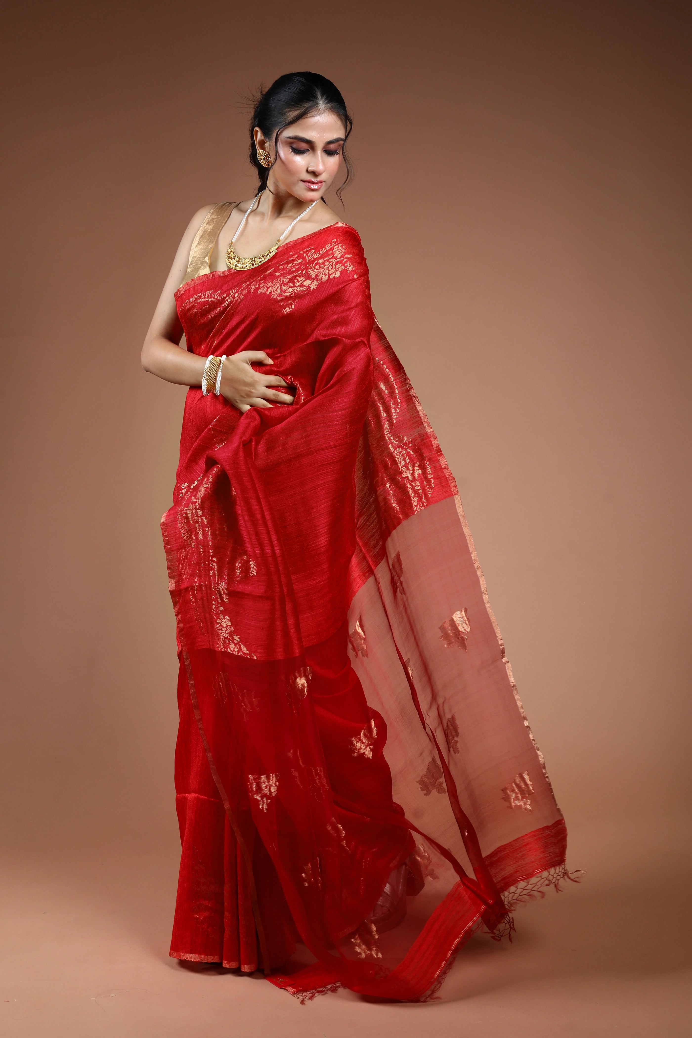 Red Muslin Matka Saree With Blouse Piece