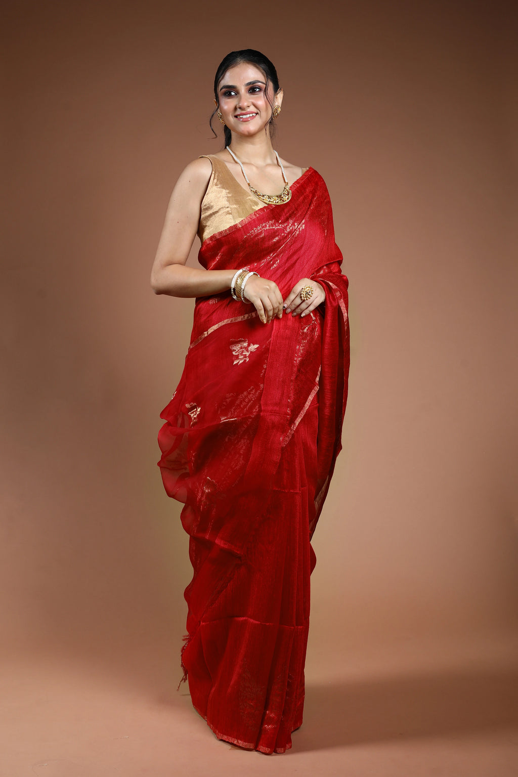 Red Muslin Matka Saree With Blouse Piece