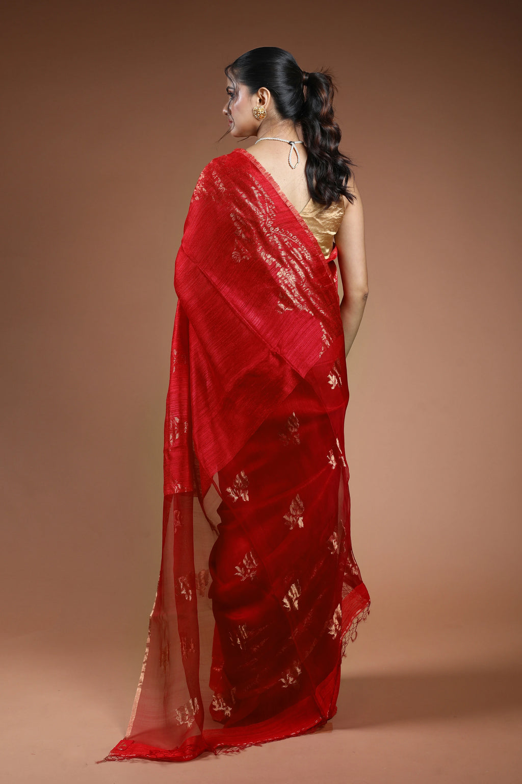 Red Muslin Matka Saree With Blouse Piece
